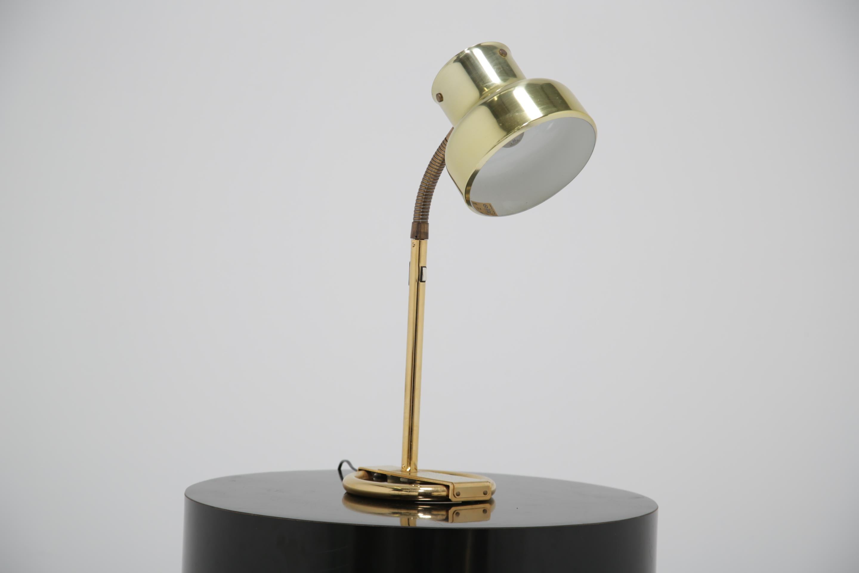 Svedese Lampada da tavolo svedese in ottone Bumlingen di Anders Pehrson per Atelje Lyktan, 1960. in vendita