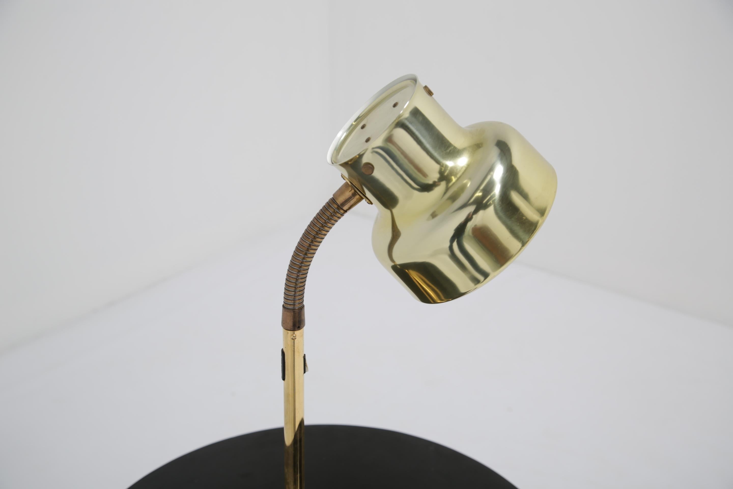 Ottone Lampada da tavolo svedese in ottone Bumlingen di Anders Pehrson per Atelje Lyktan, 1960. in vendita