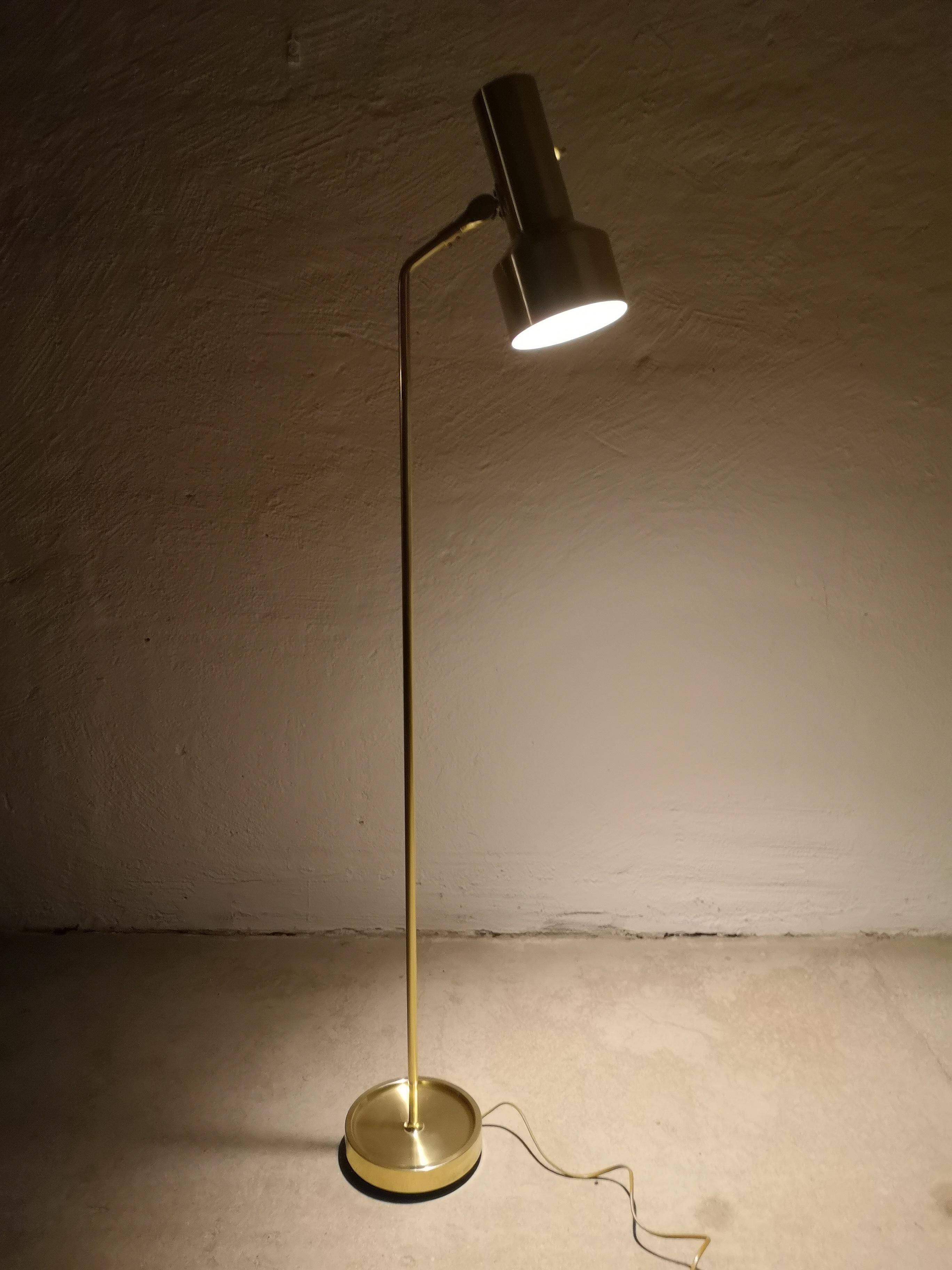Swedish Brass Floor Lamp, 1950s Fagerhults Belysning In Good Condition In Hillringsberg, SE