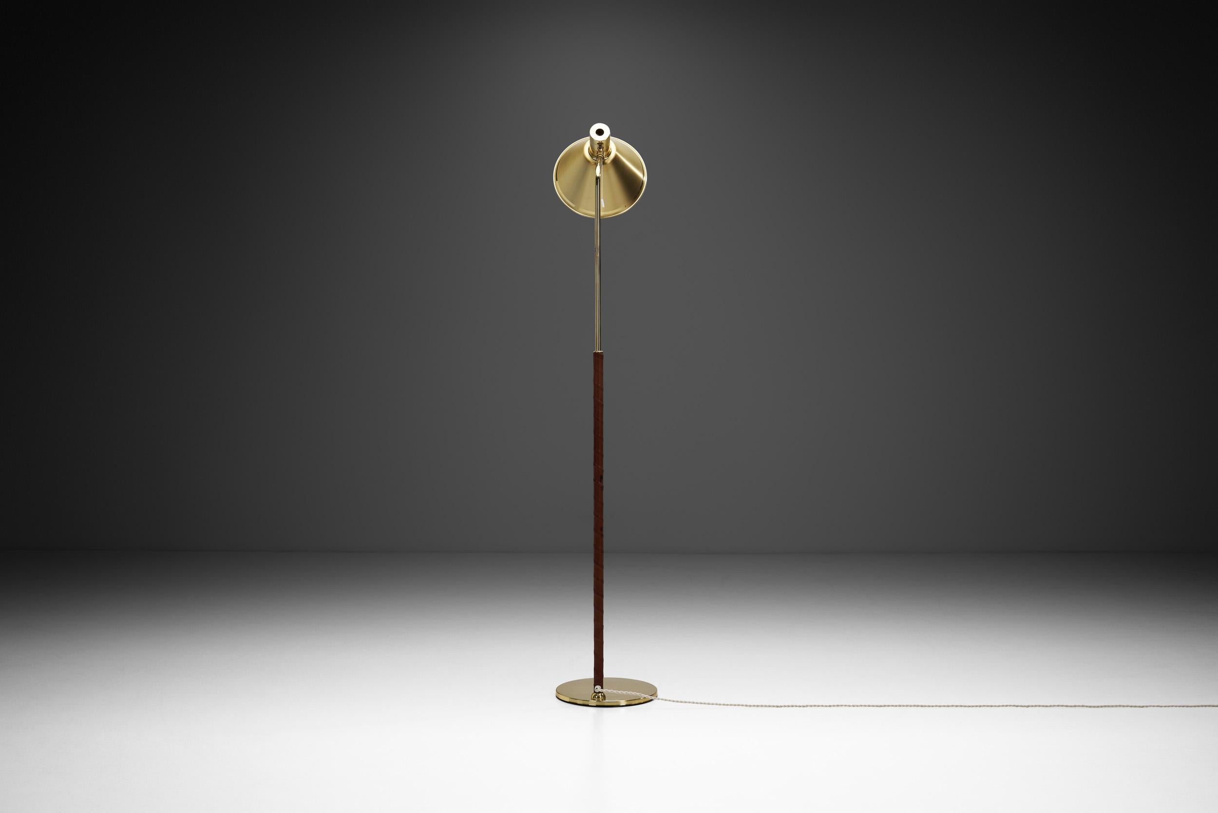 Swedish Brass Floor Lamp by Öia Belysning, Sweden, circa 1960s In Good Condition For Sale In Utrecht, NL