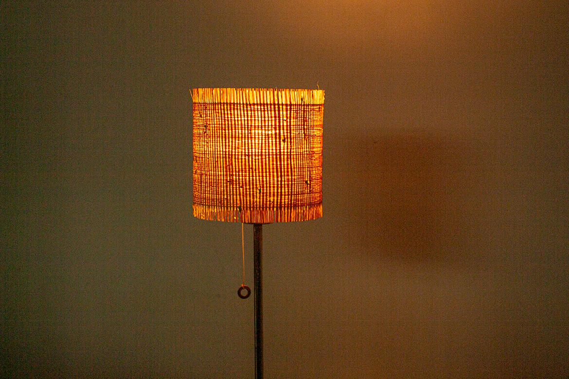 Metà XX secolo Lampada da terra svedese in ottone, base in ghisa, modello G 019 di Bergboms 1960. in vendita