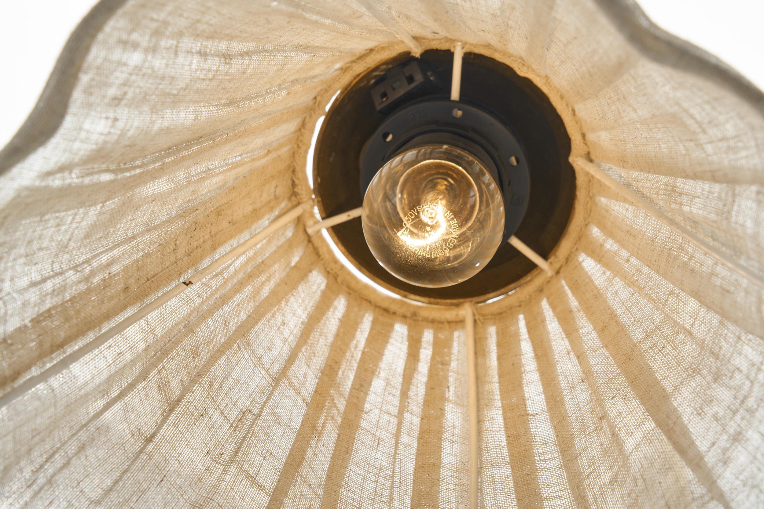Lampada da terra svedese in ottone con bracci regolabili, Svezia, anni '40 in vendita 5