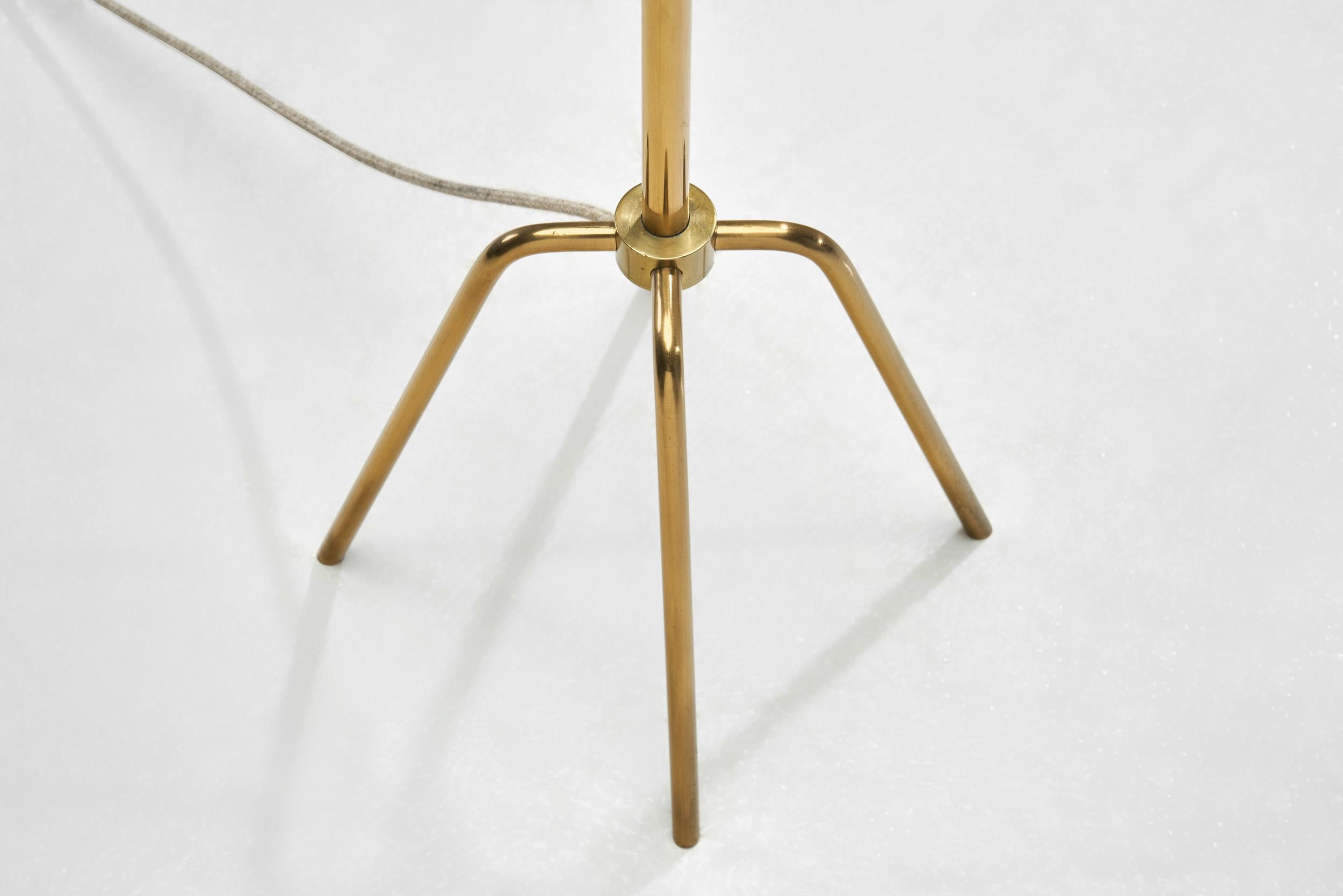 Lampada da terra svedese in ottone con bracci regolabili, Svezia, anni '40 in vendita 12