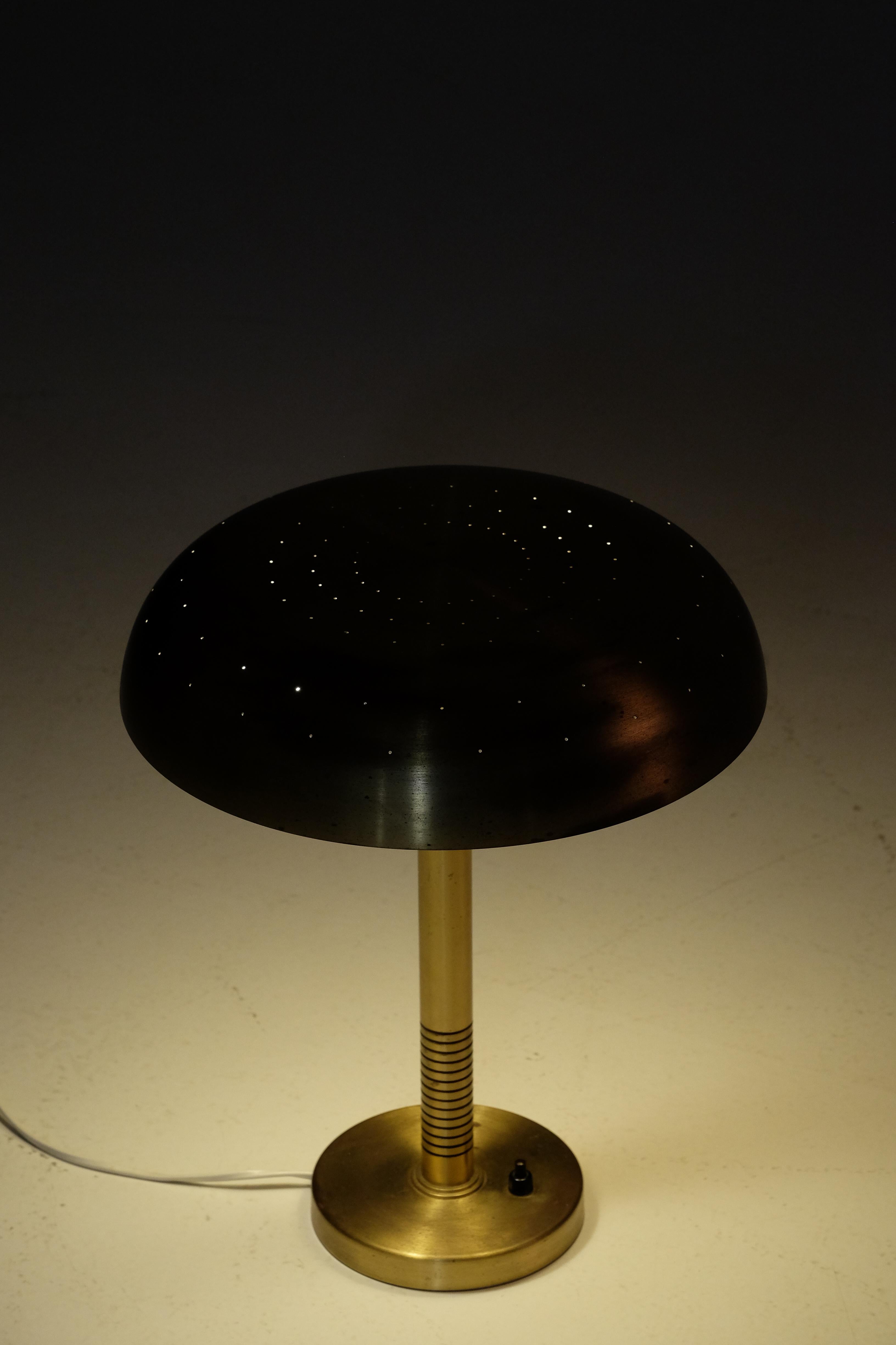 Lampe de table suédoise en laiton par Boréns, années 1950 en vente 1