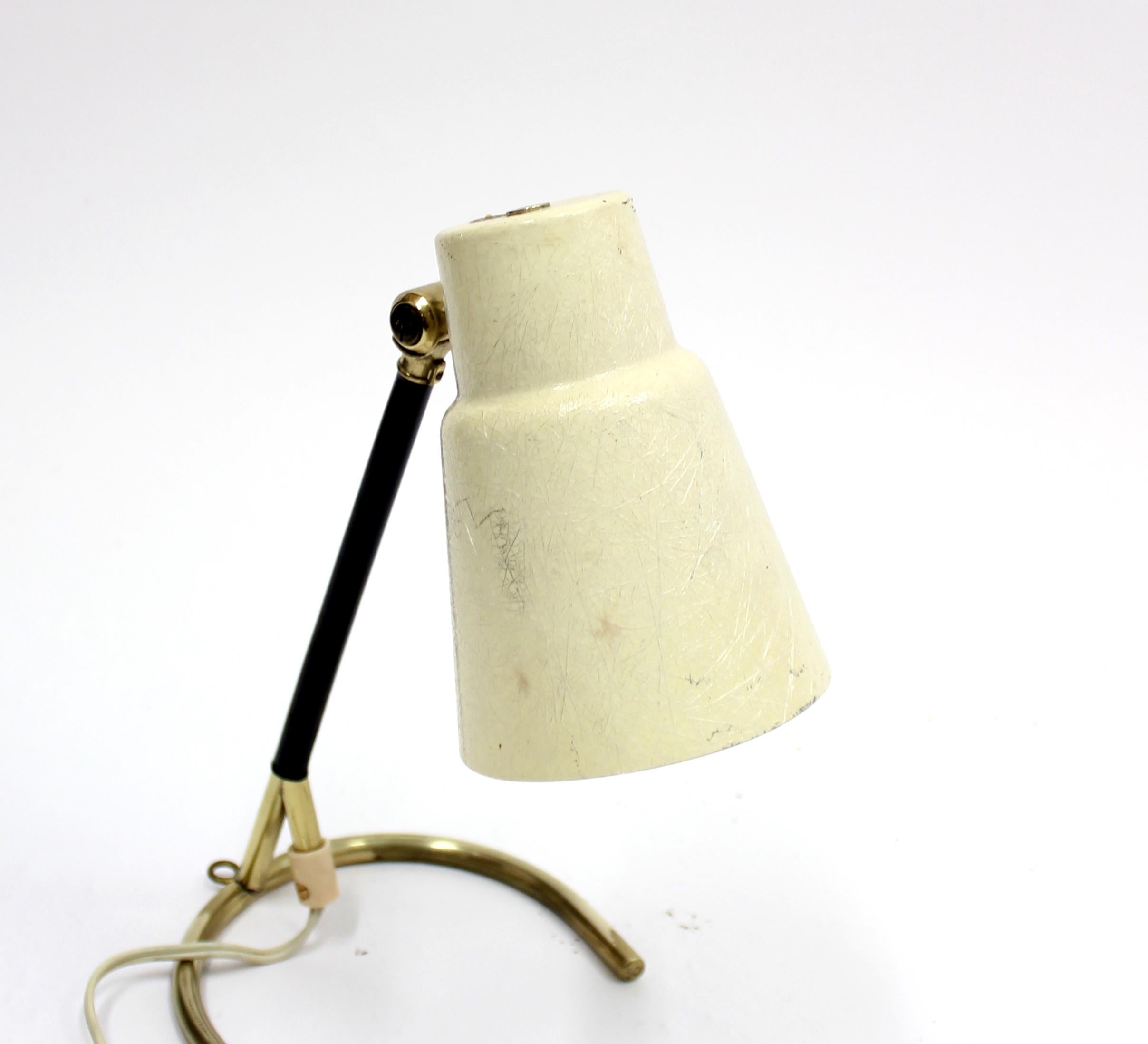 Swedish Brass Table Lamp with Fibreglass Shade, 1950s In Good Condition In Uppsala, SE