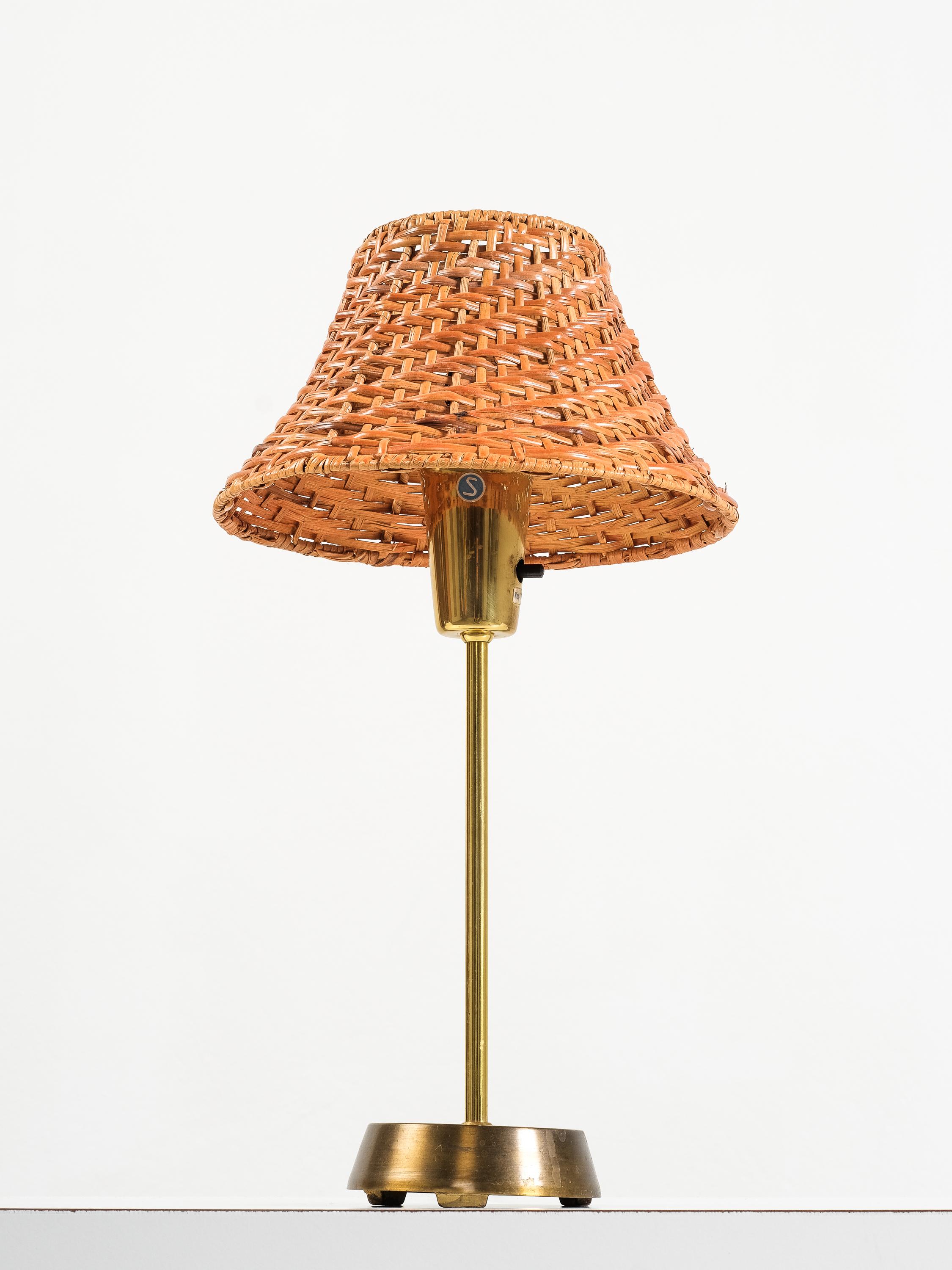 Swedish Brass Table Lamp with Rattan Shade by EWÅ Värnamo, 1960s For Sale 2