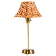 Lampe de table suédoise en laiton avec abat-jour en rotin par Ewå Värnamo, années 1960