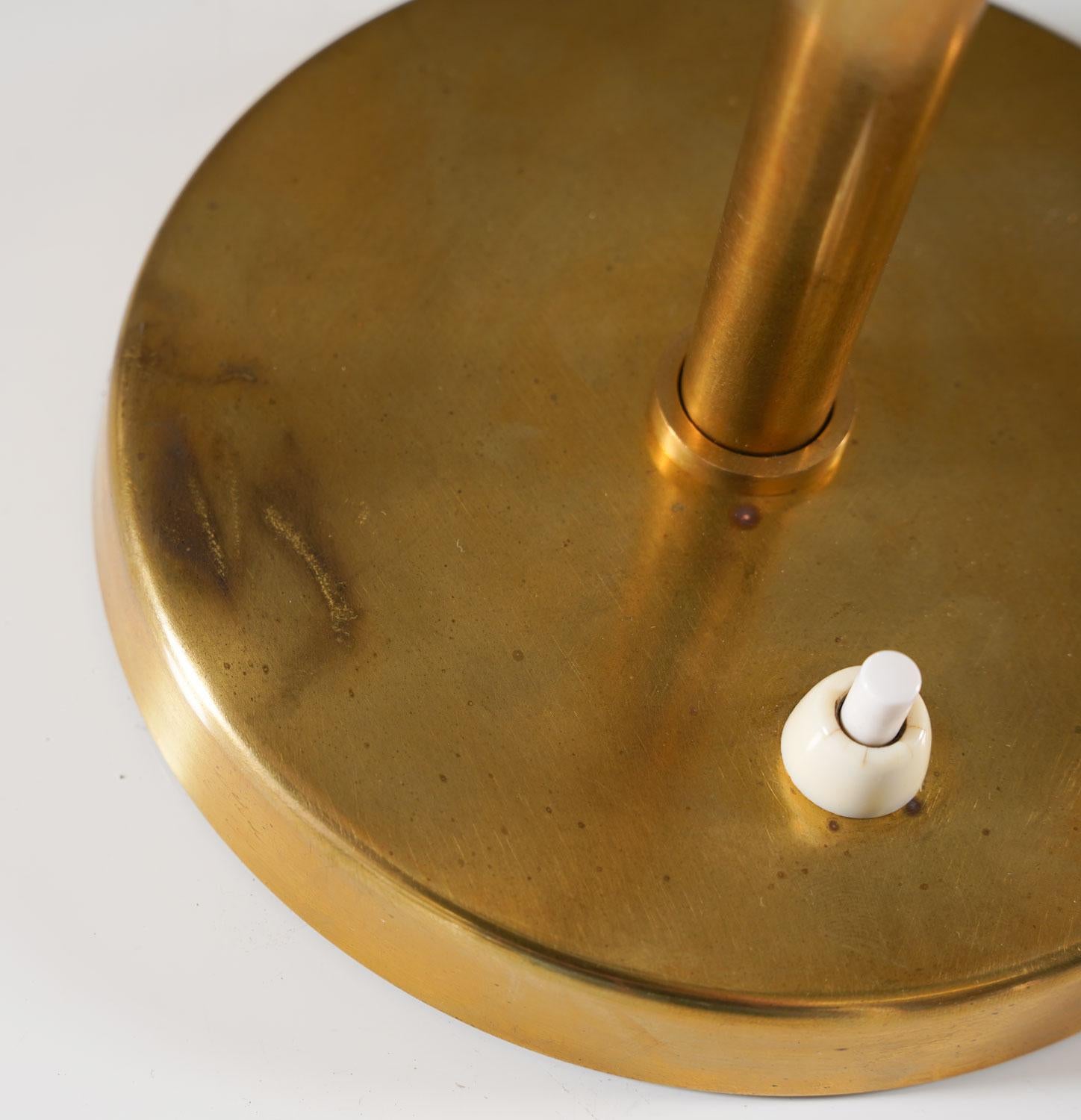 Lámparas de mesa suecas de latón by Böhlmarks en Bueno estado para la venta en Karlstad, SE