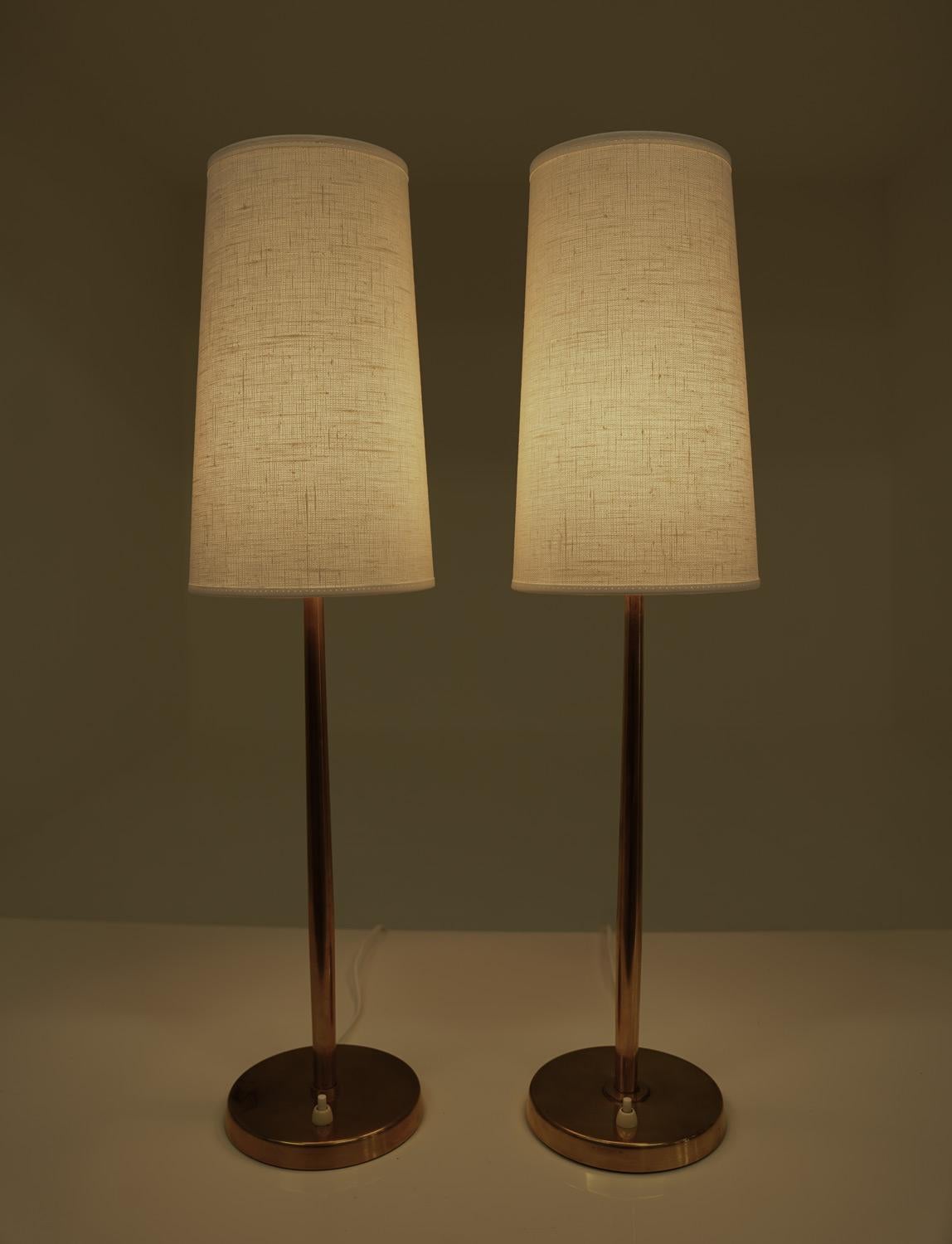Lámparas de mesa suecas de latón by Böhlmarks Latón en venta