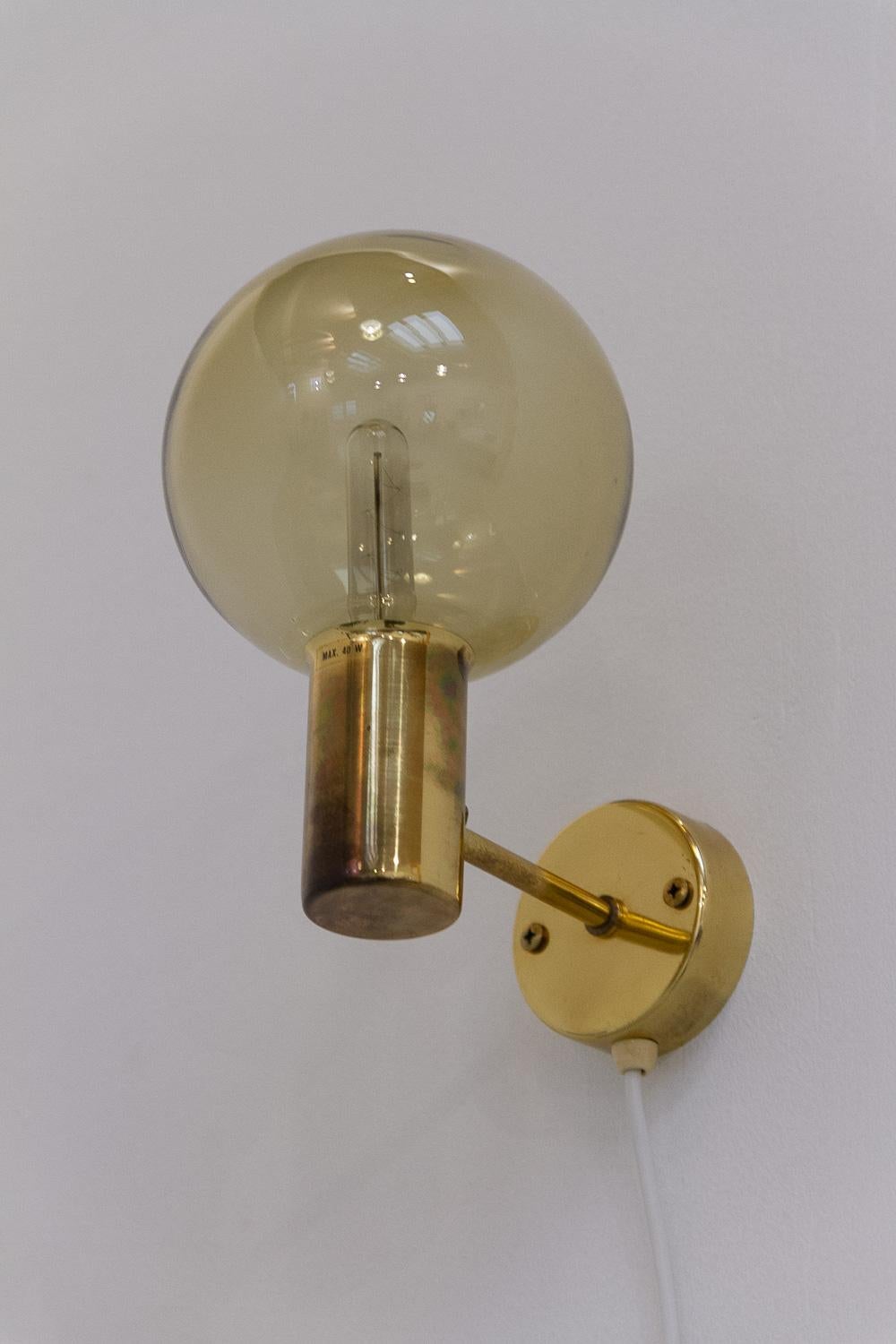 Aplique sueco de latón de Hans-Agne Jakobsson V-149, década de 1960. Escandinavo moderno en venta