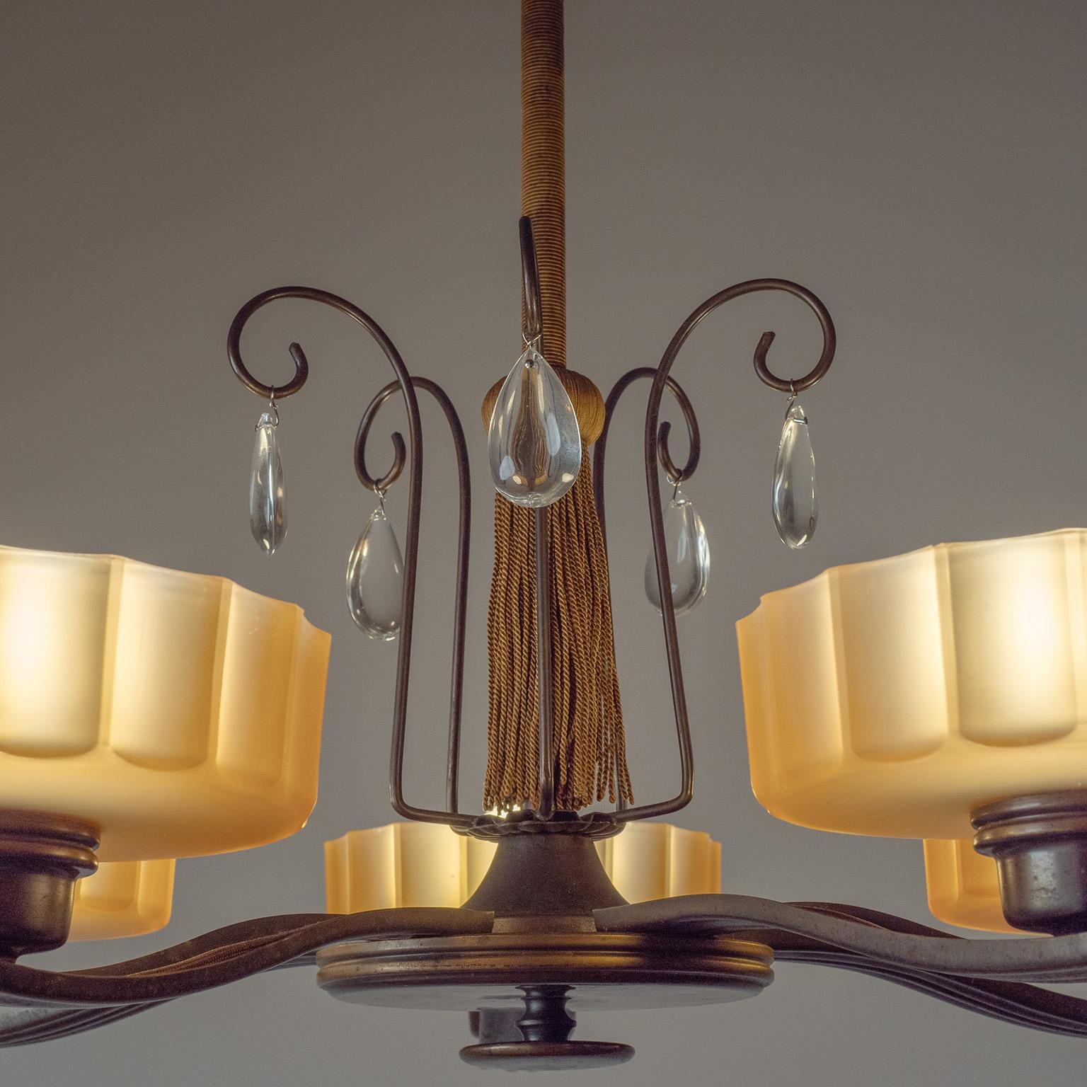 Svedese Lampadario svedese in bronzo e vetro avana, anni '30 in vendita