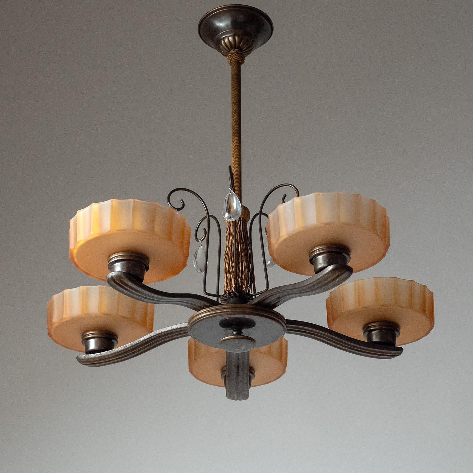 Lampadario svedese in bronzo e vetro avana, anni '30 in vendita 2