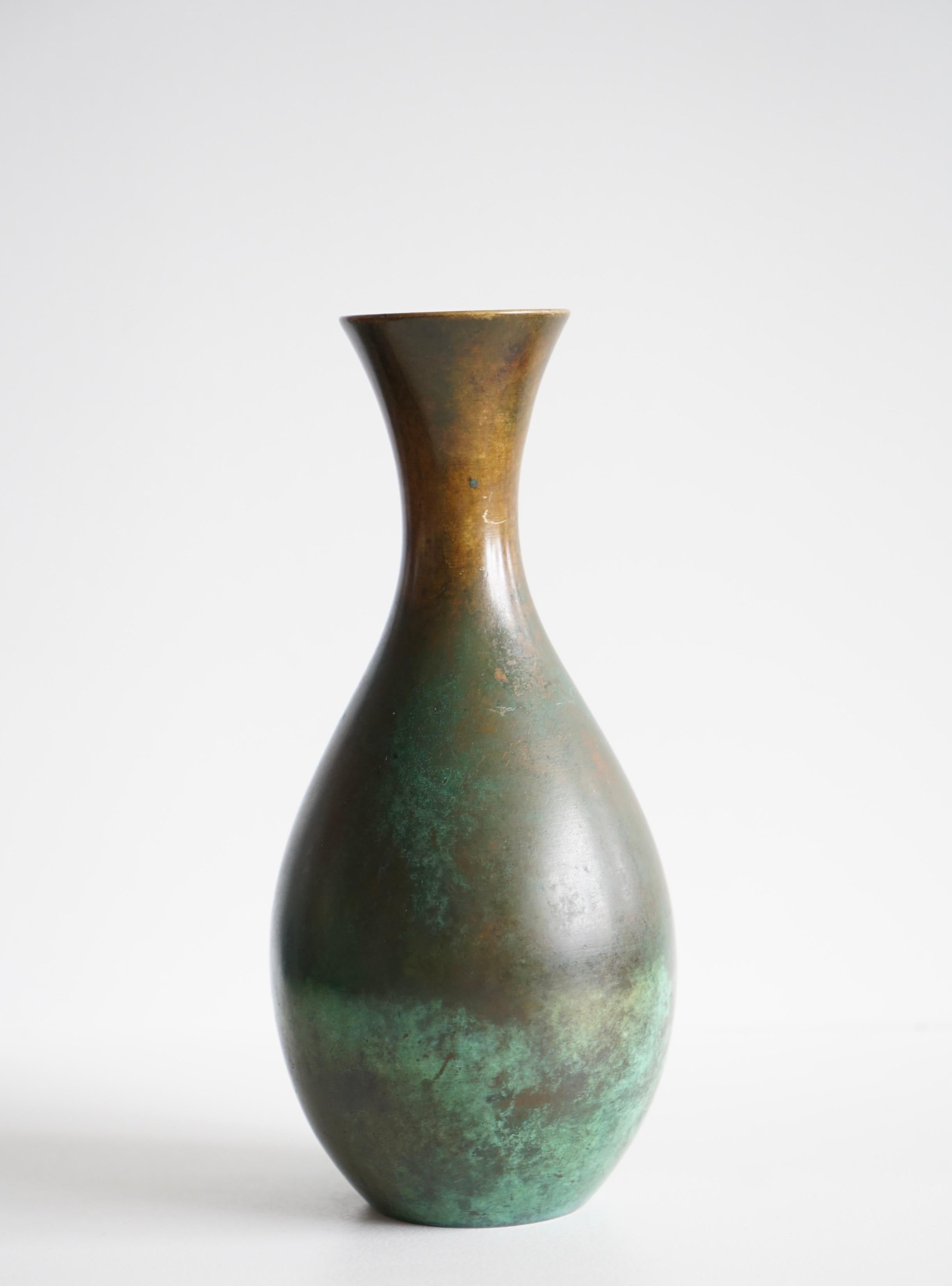 Vaso in bronzo patinato, Svezia, 1930 circa.
Bella patina profonda. Non segnato.