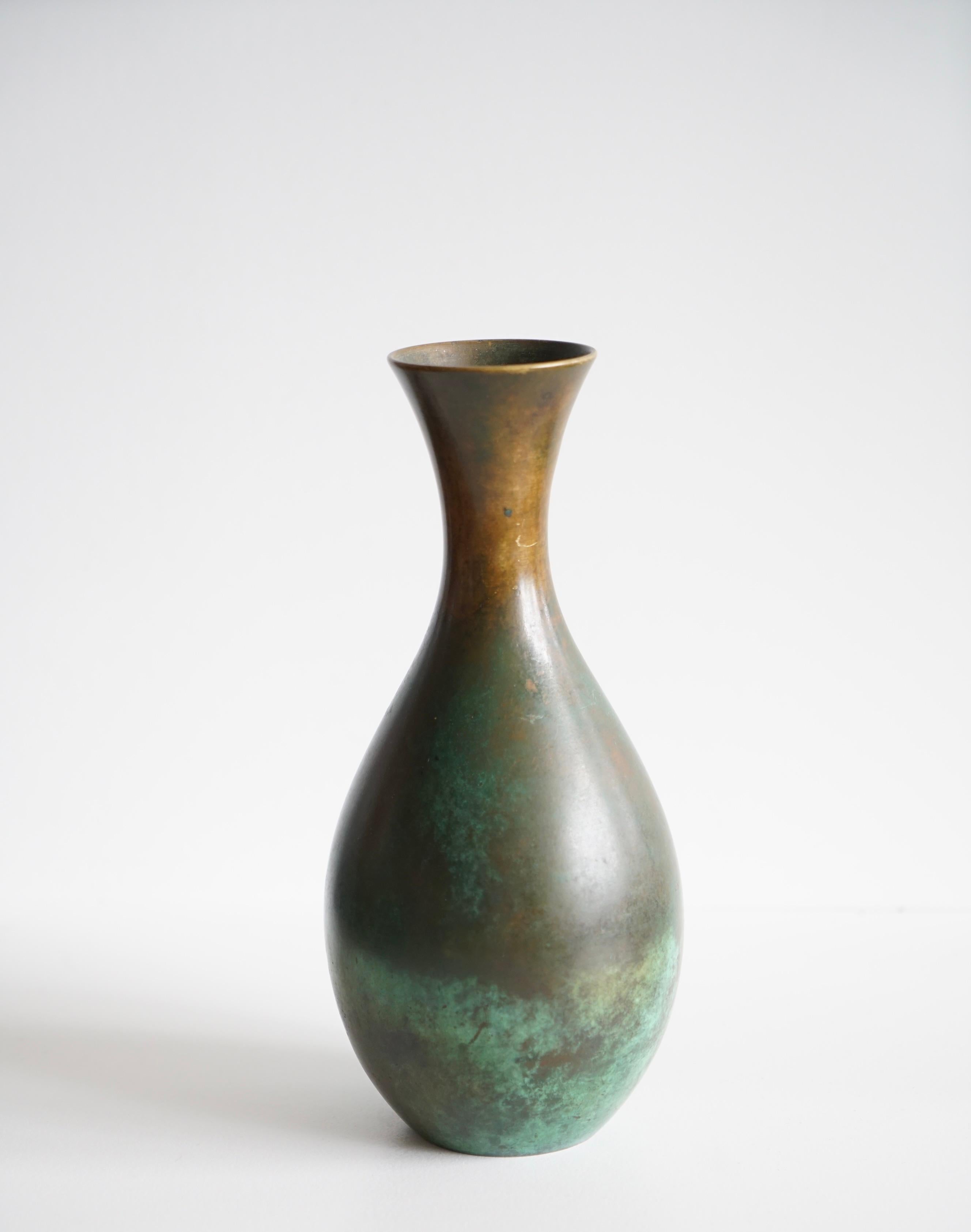Scandinavo moderno Vaso svedese in bronzo, 1930 circa. in vendita