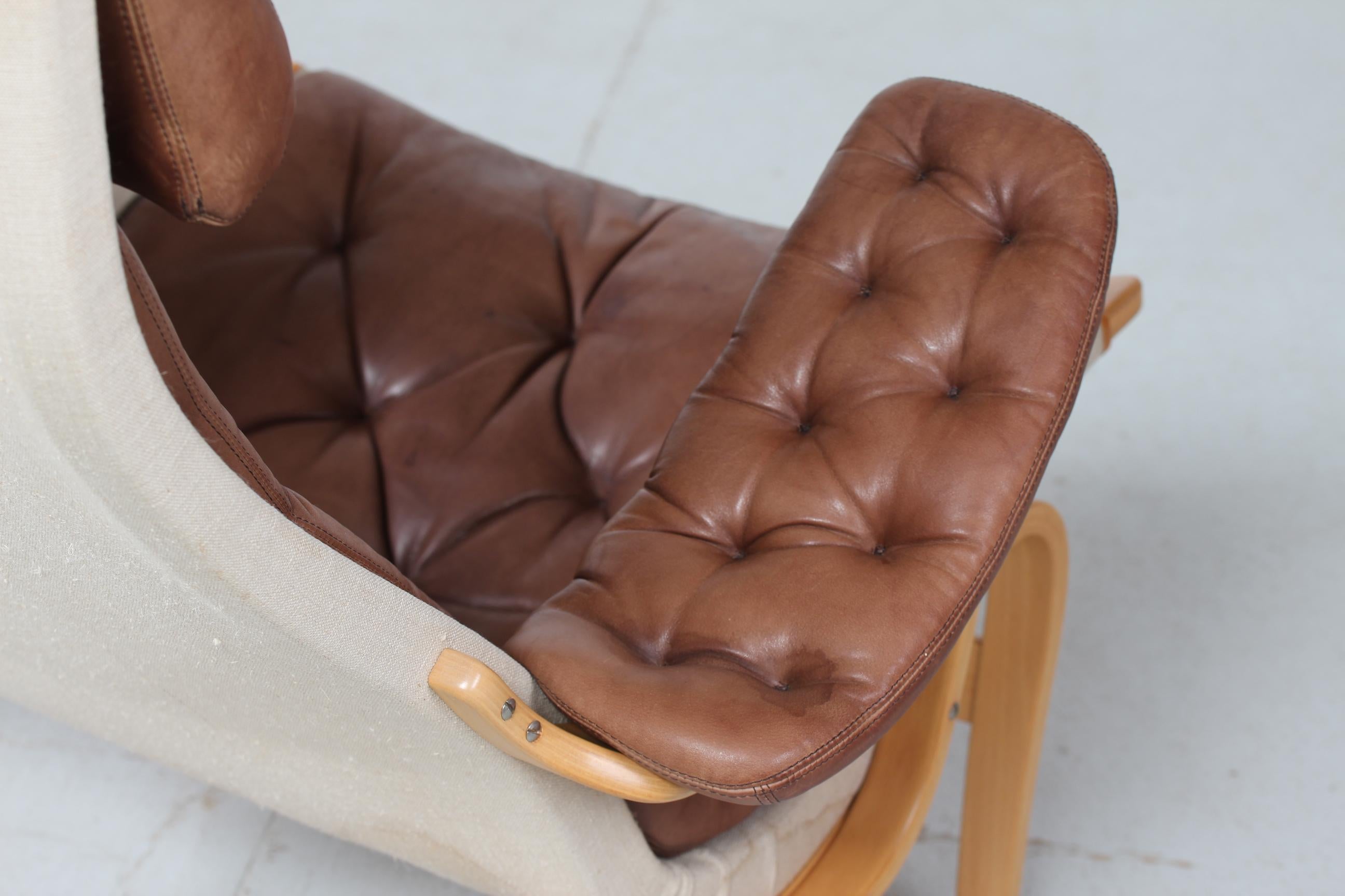 Swedish Bruno Mathsson Pernilla Easy Chair of Beech and Cognac Colored Leather In Good Condition In Aarhus C, DK