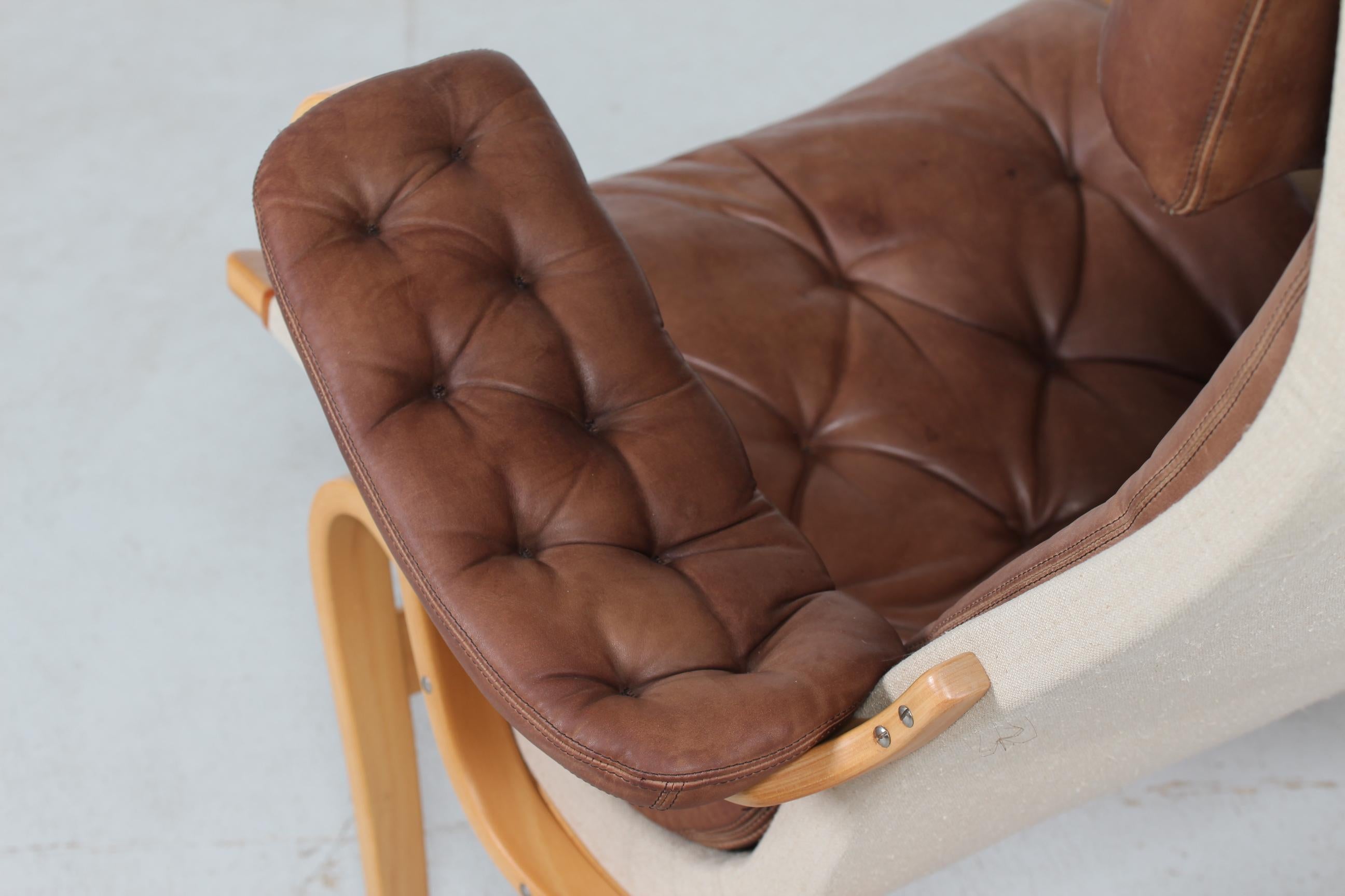 Late 20th Century Swedish Bruno Mathsson Pernilla Easy Chair of Beech and Cognac Colored Leather