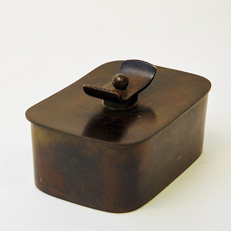 Rectangular brutalist bronze casket made by goldsmith company GAB in Sweden -1930s. Perfect for small items like jewelry, coins, keys etc. Top bronze lid with nicely designed knob on top. Perfect vintage patina and good vintage condition. Marked