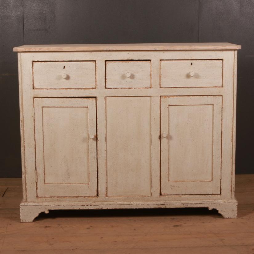 19th century Swedish painted buffet, 1840

Dimensions:
49 inches (124 cms) wide
17.5 inches (44 cms) deep
39 inches (99 cms) high.

 