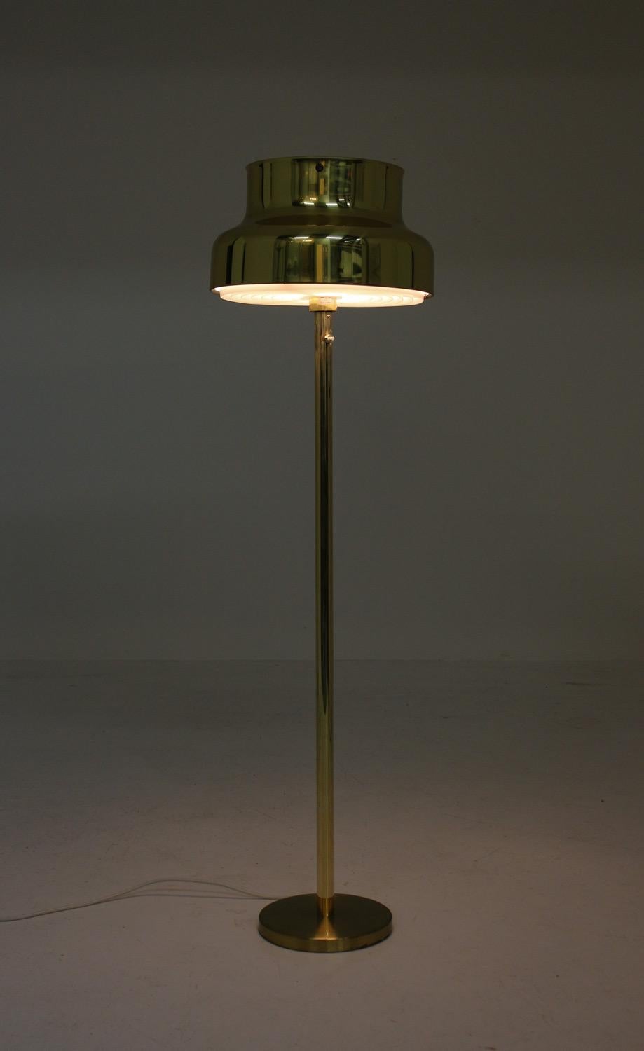 Schwedische Stehlampe „Bumling“ aus Messing von Anders Pehrson für Atelj Lyktan 2
