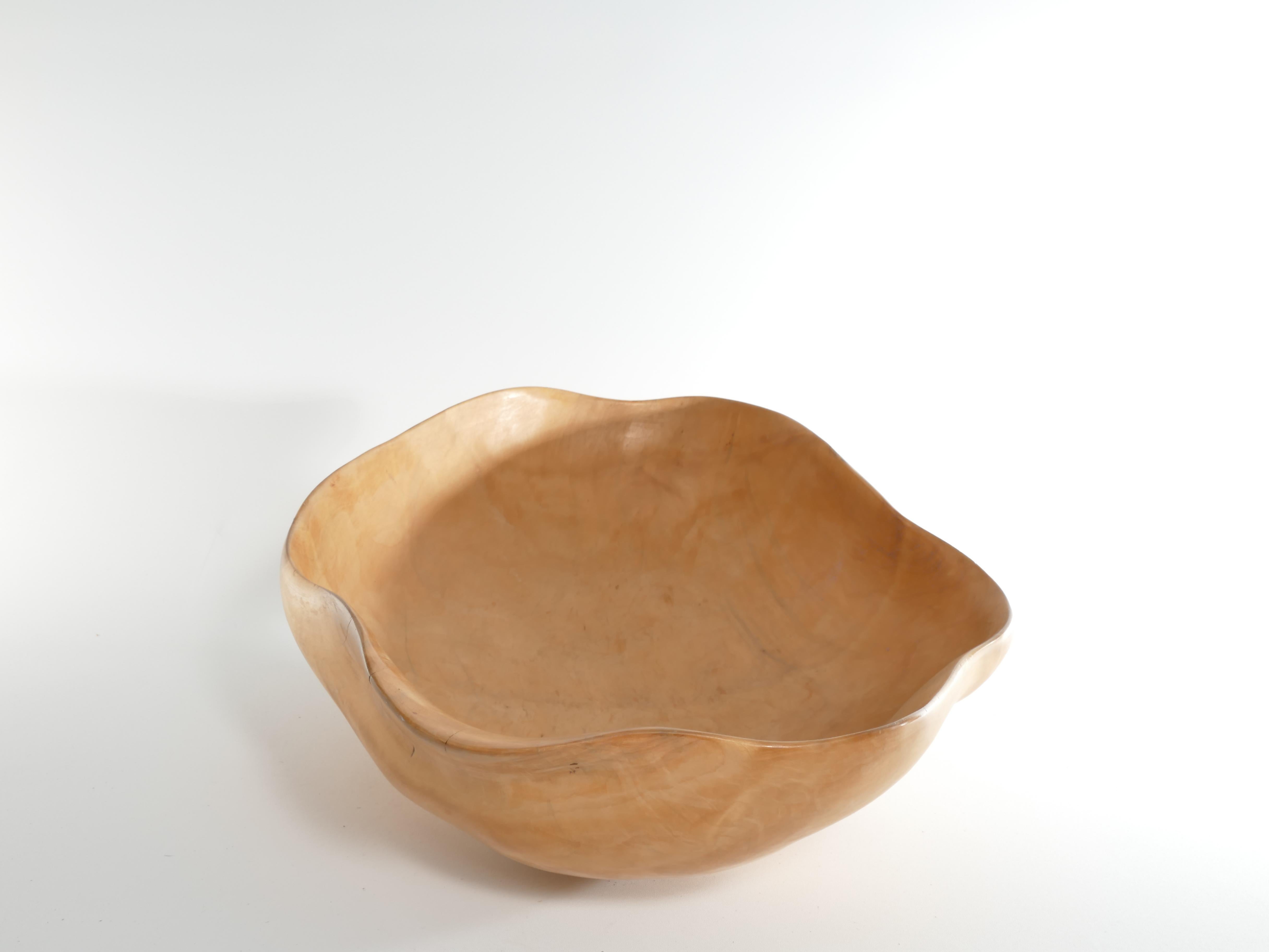 Elevate your living space with the unparalleled beauty of this exquisite Swedish burl wood bowl, (“Vrilskål” in Swedish) a masterpiece that encapsulates the essence of scandinavian craftsmanship. Meticulously crafted, this bowl boasts a harmonious