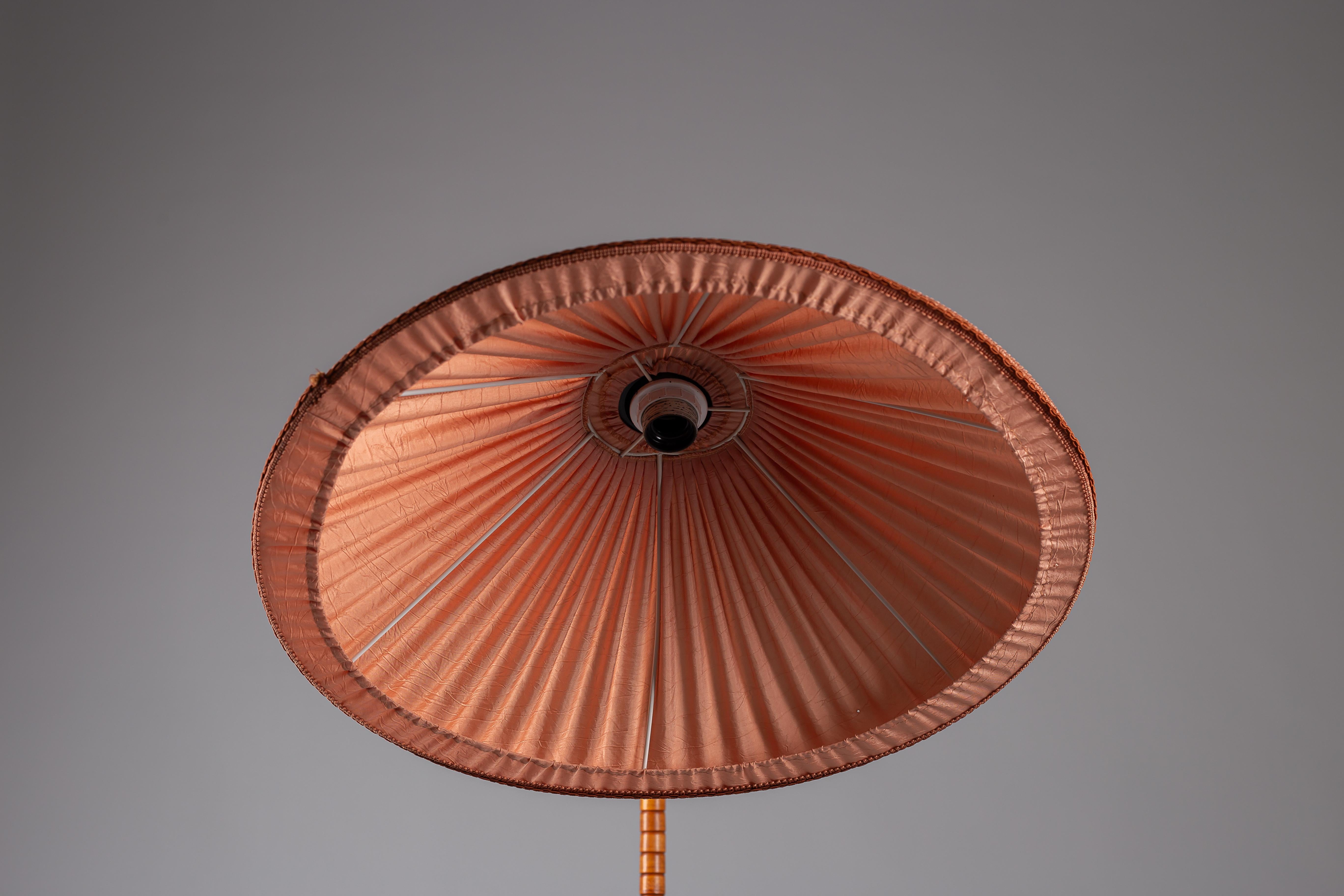Lampadaire suédois à col de cygne en bois de hêtre, vers les années 1970, par Markslöjd en vente 1