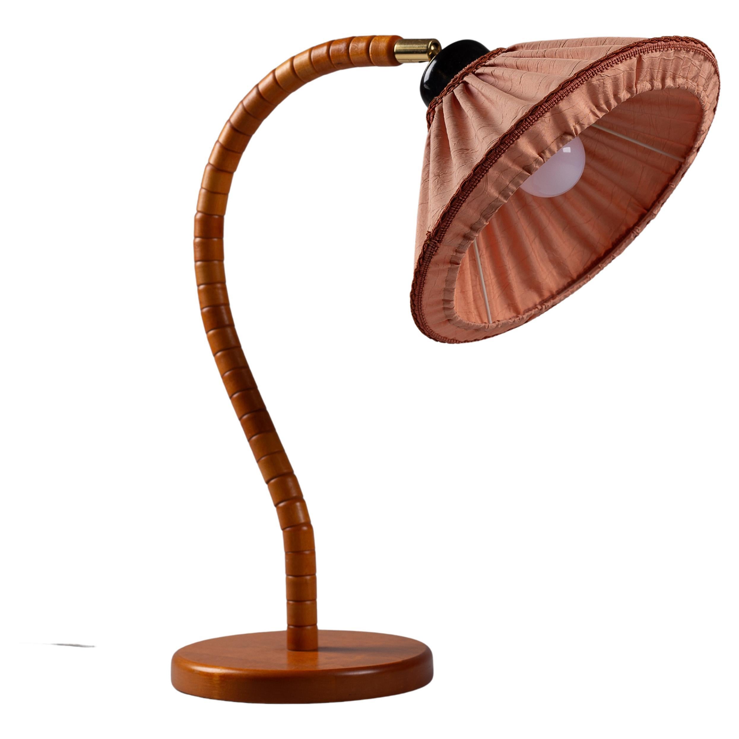 Lampe de table suédoise à col de cygne en hêtre, vers les années 1970, par Woodlöjd