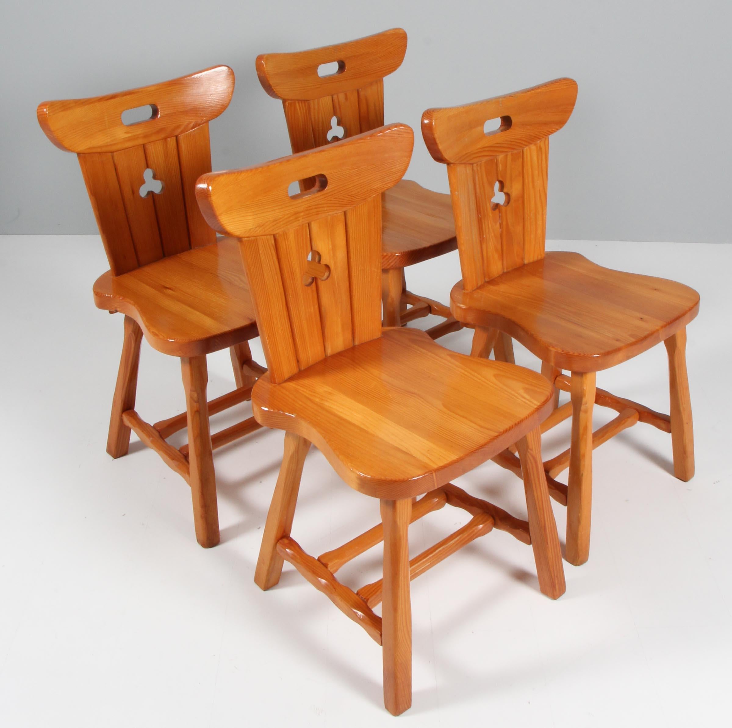 Swedish cabinetmaker set of four cabin chairs in solid pine.

Made in the 1970s.