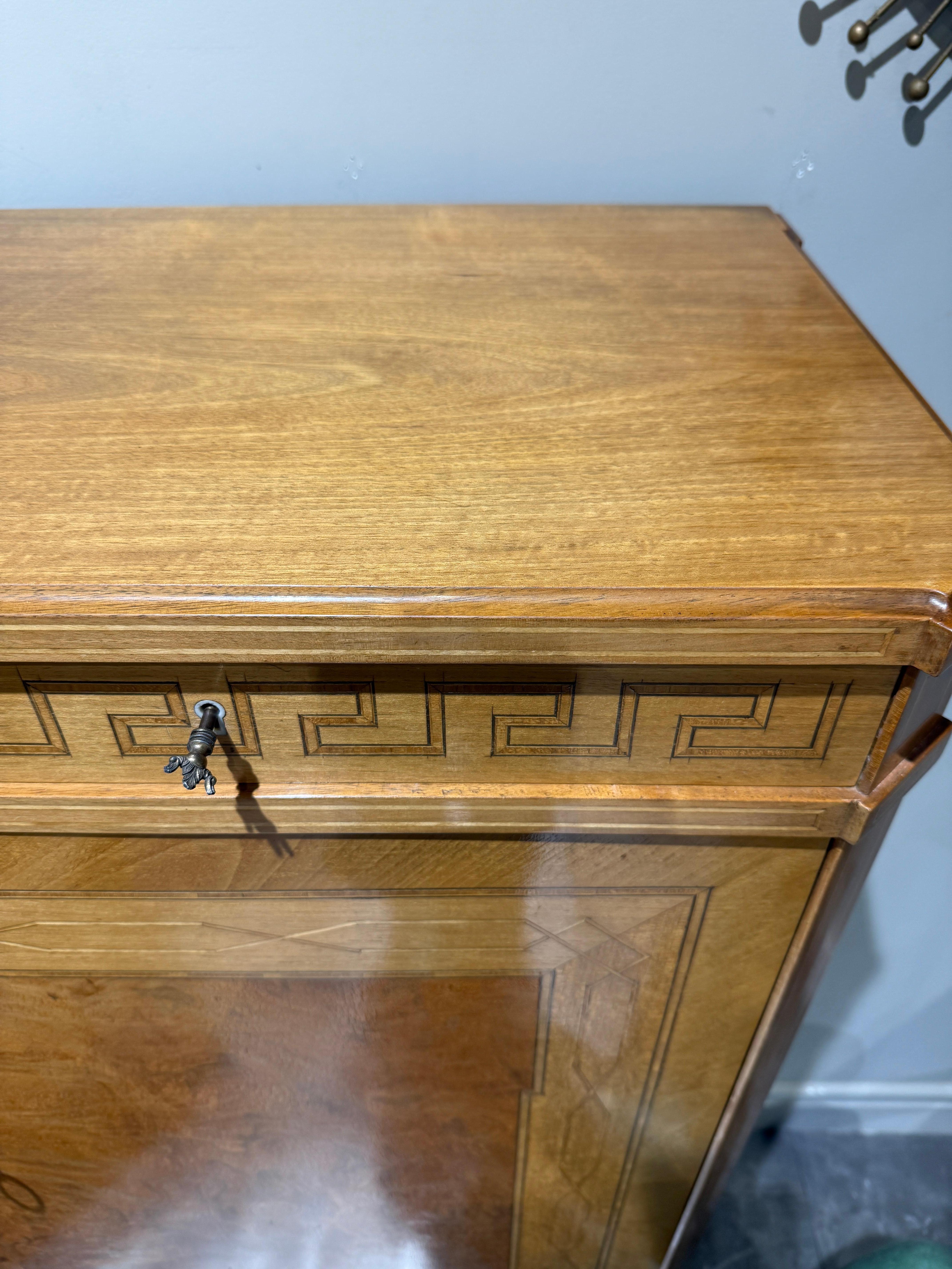 Very elegant and impressive Swedish cabinet in birch veneered 
Circa 1940
Nice details 
