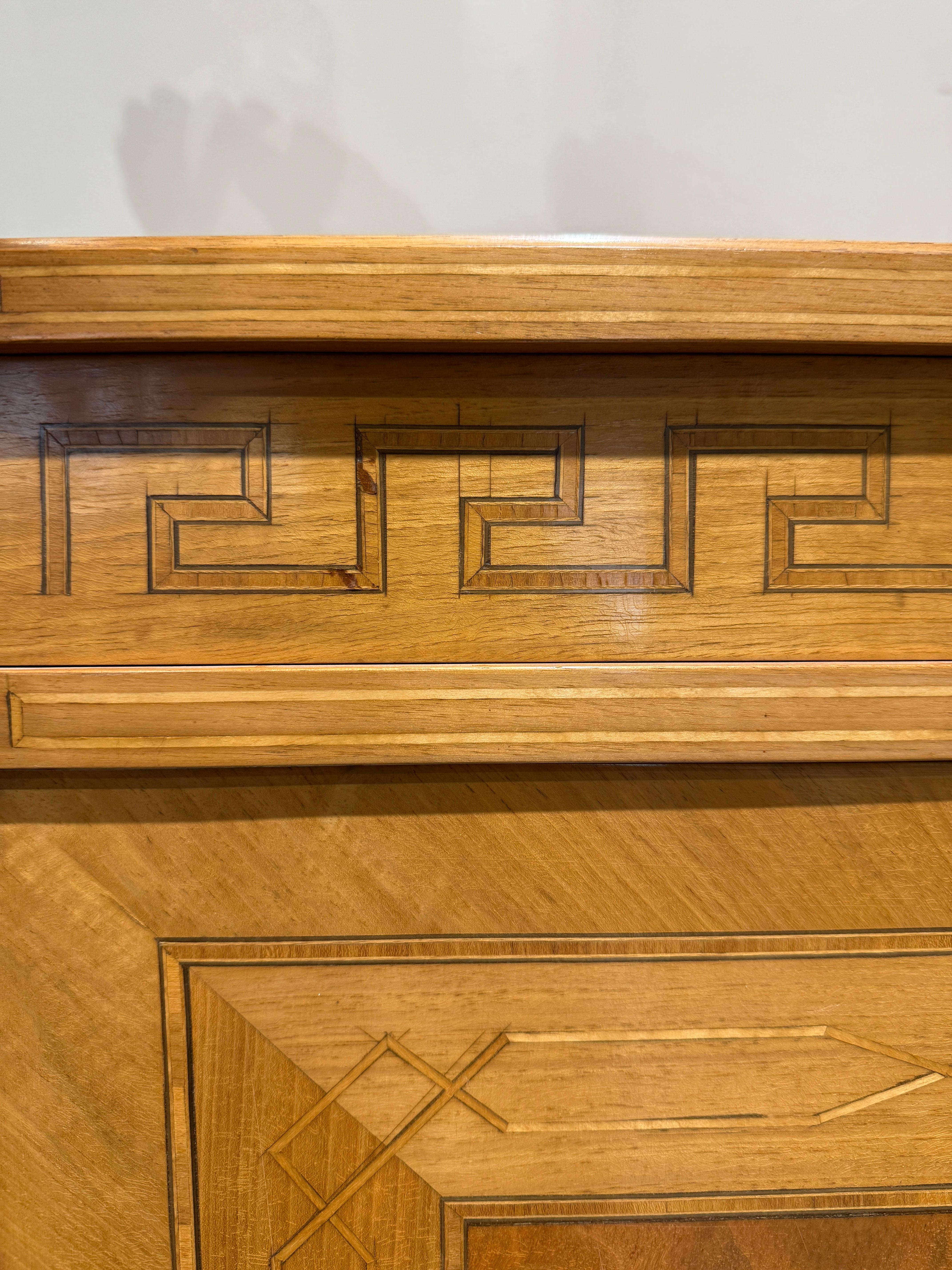 Birch Swedish cabinet venneered in birch circa 1940 For Sale
