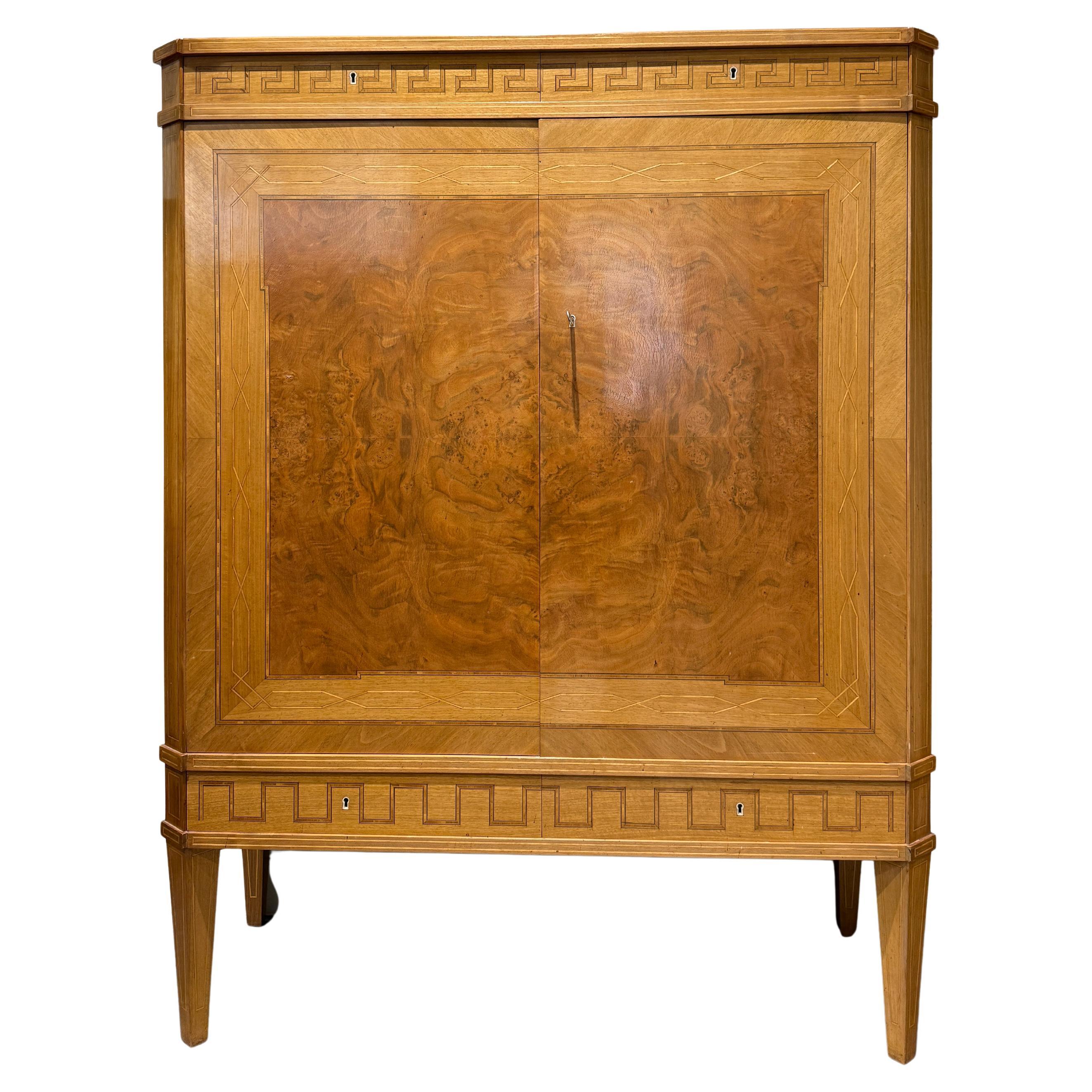 Schwedischer Schrank, furniert in Birke, um 1940