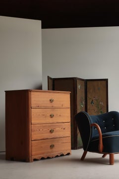 Swedish Cabinetmaker Chest of Drawers in Pinewood & Brass, Early 20th Century
