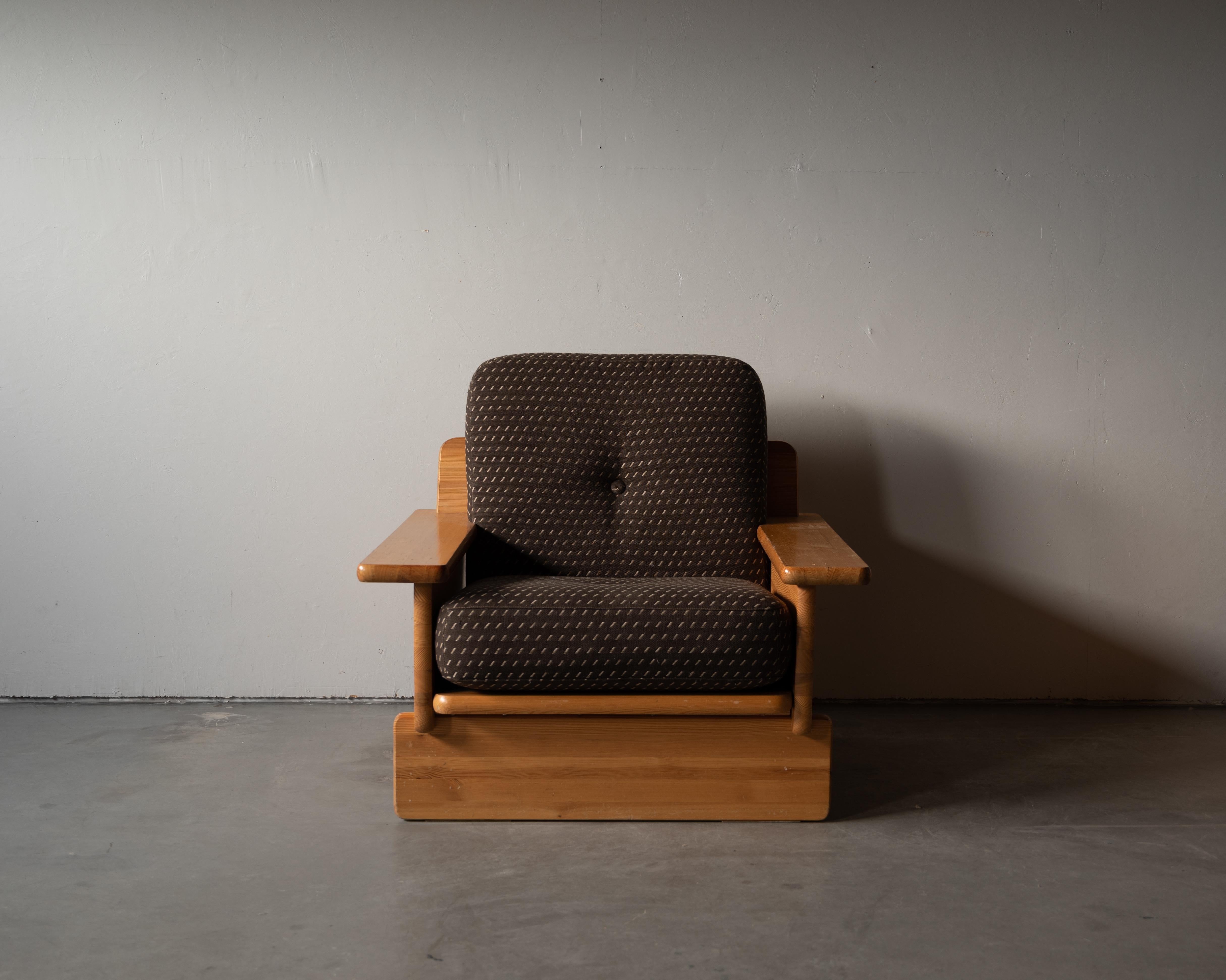 Mid-20th Century Swedish Cabinetmaker, Lounge Chairs, Solid Pine, Brown Fabric, Finland, c. 1970s For Sale