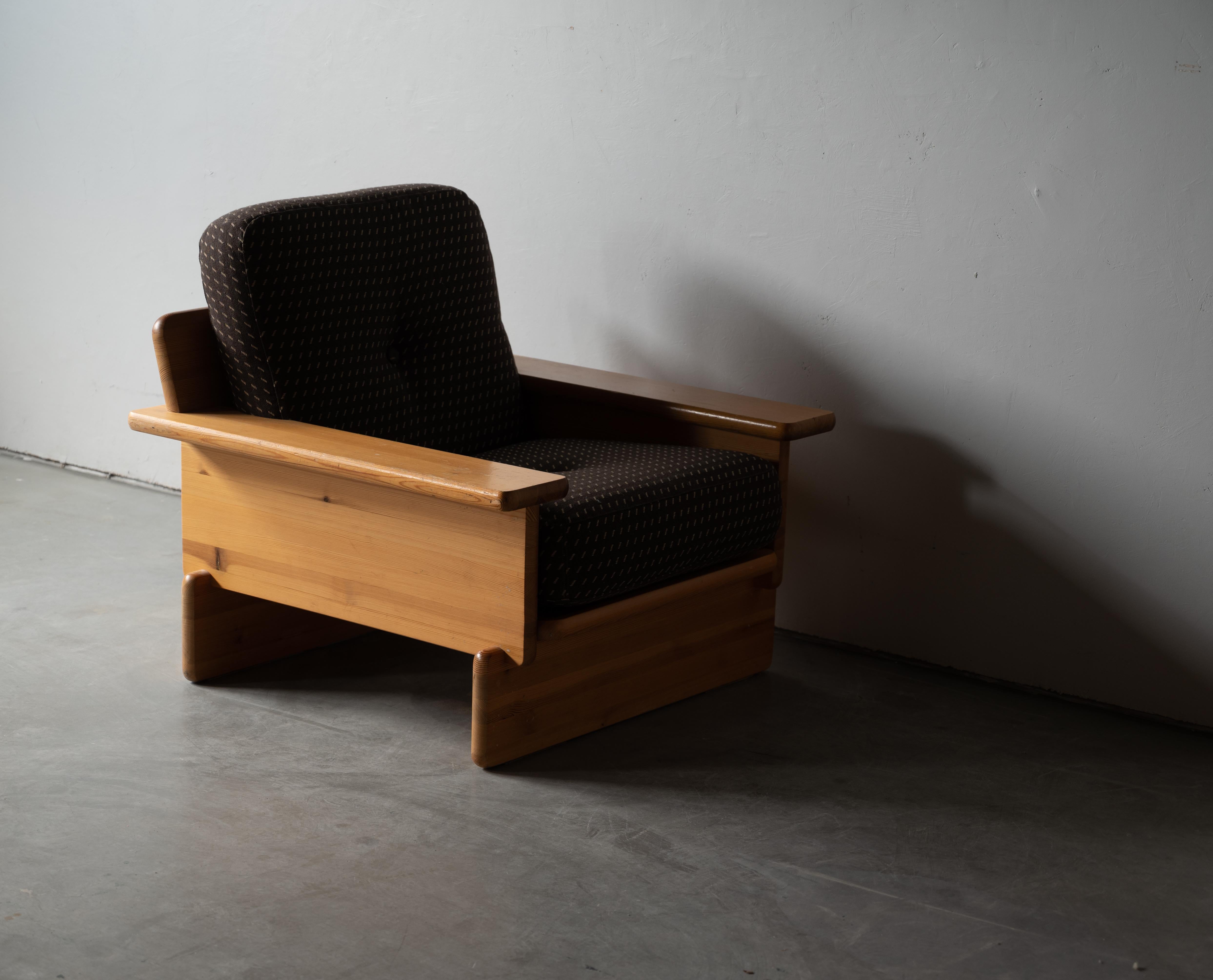 Bouclé Swedish Cabinetmaker, Lounge Chairs, Solid Pine, Brown Fabric, Finland, c. 1970s