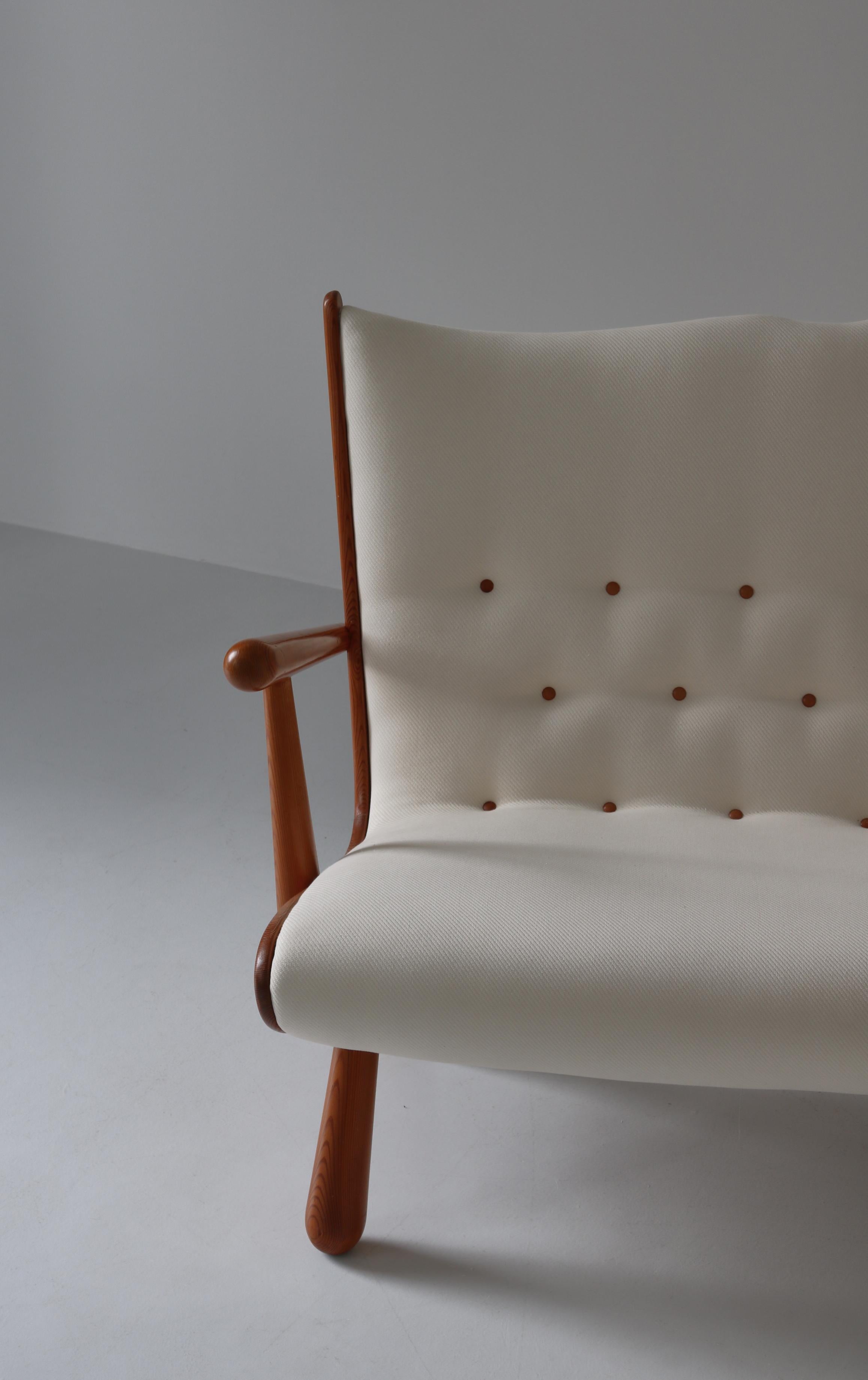 Swedish Cabinetmaker Settee / Sofa in Pinewood and White Vägen Linen, 1940s For Sale 3