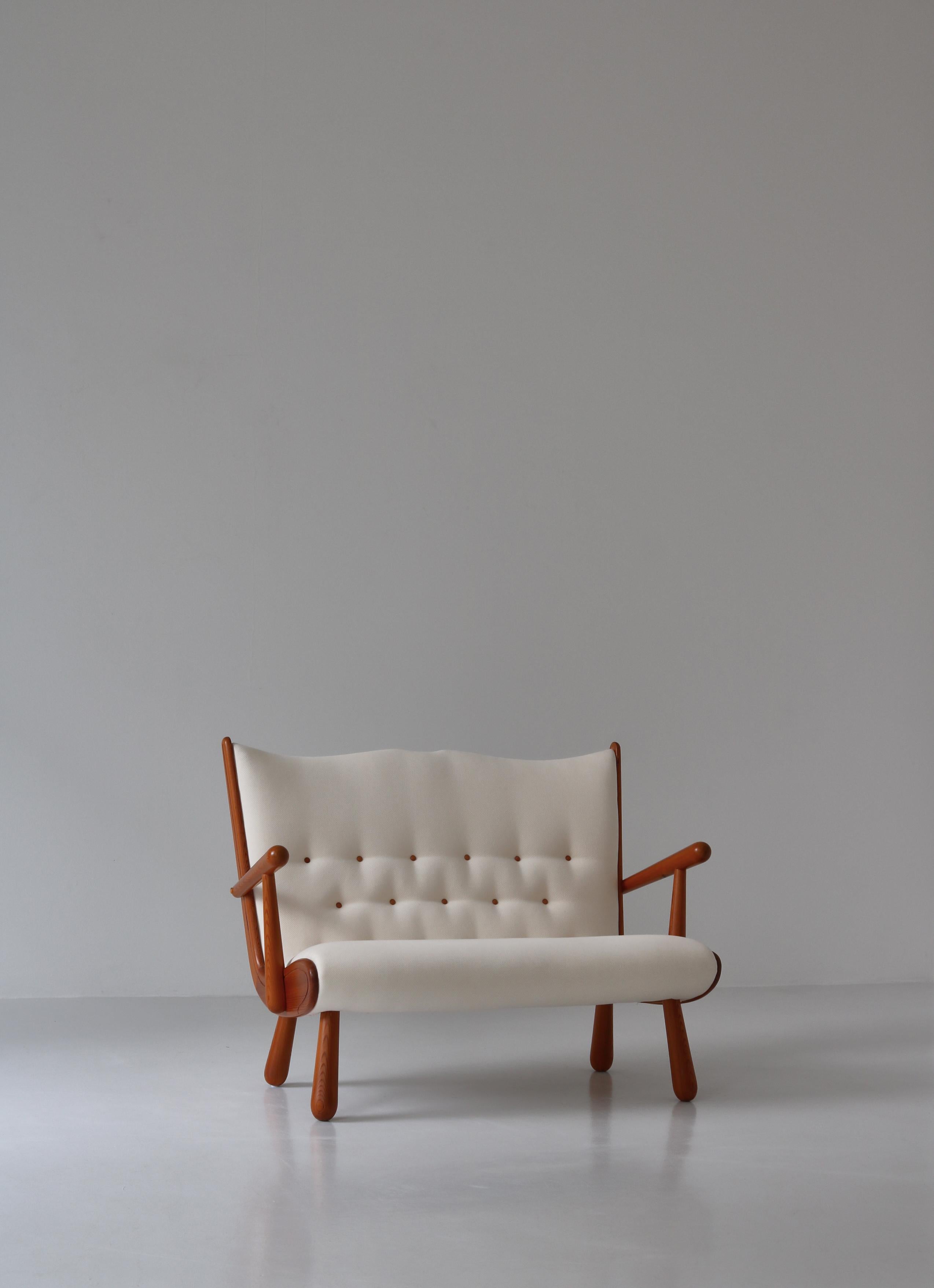 Swedish Cabinetmaker Settee / Sofa in Pinewood and White Vägen Linen, 1940s For Sale 9