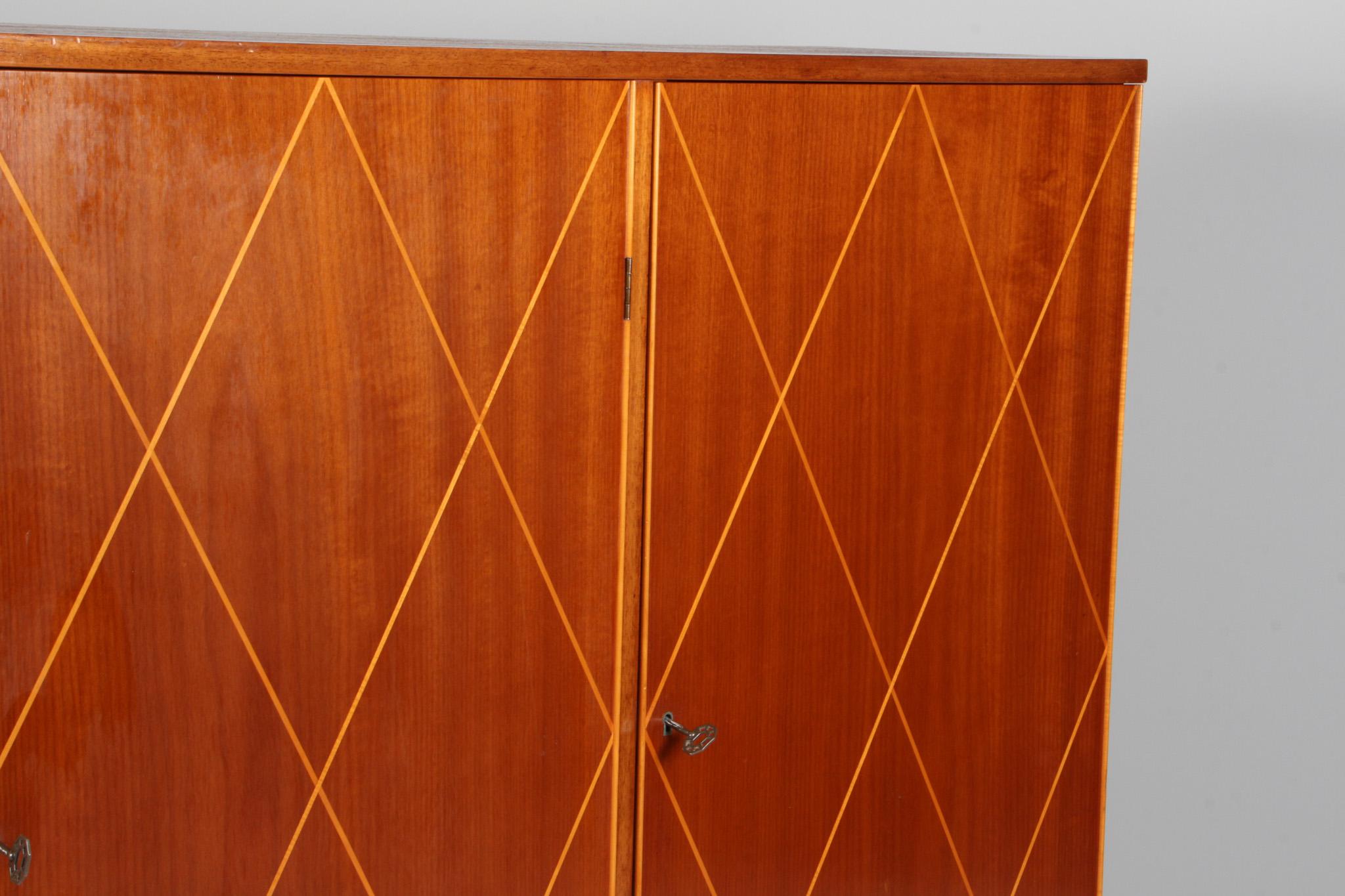Scandinave moderne Ébéniste suédois, buffet en acajou et érable. 1940's en vente