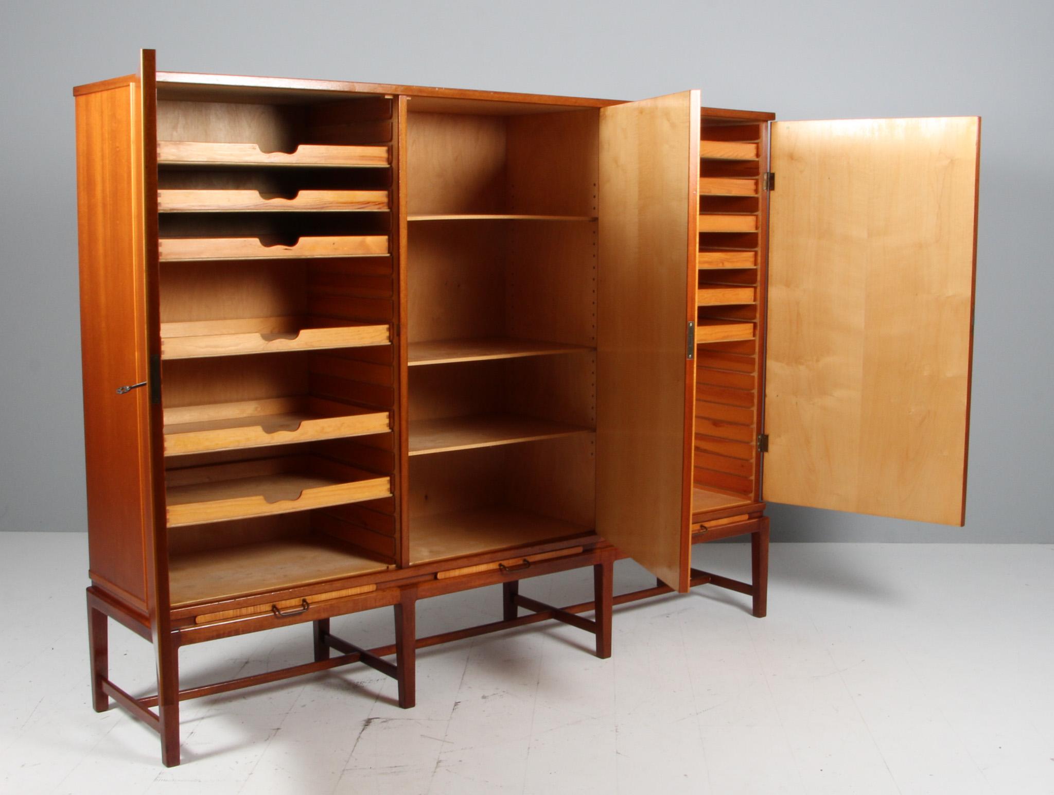 Milieu du XXe siècle Ébéniste suédois, buffet en acajou et érable. 1940's en vente
