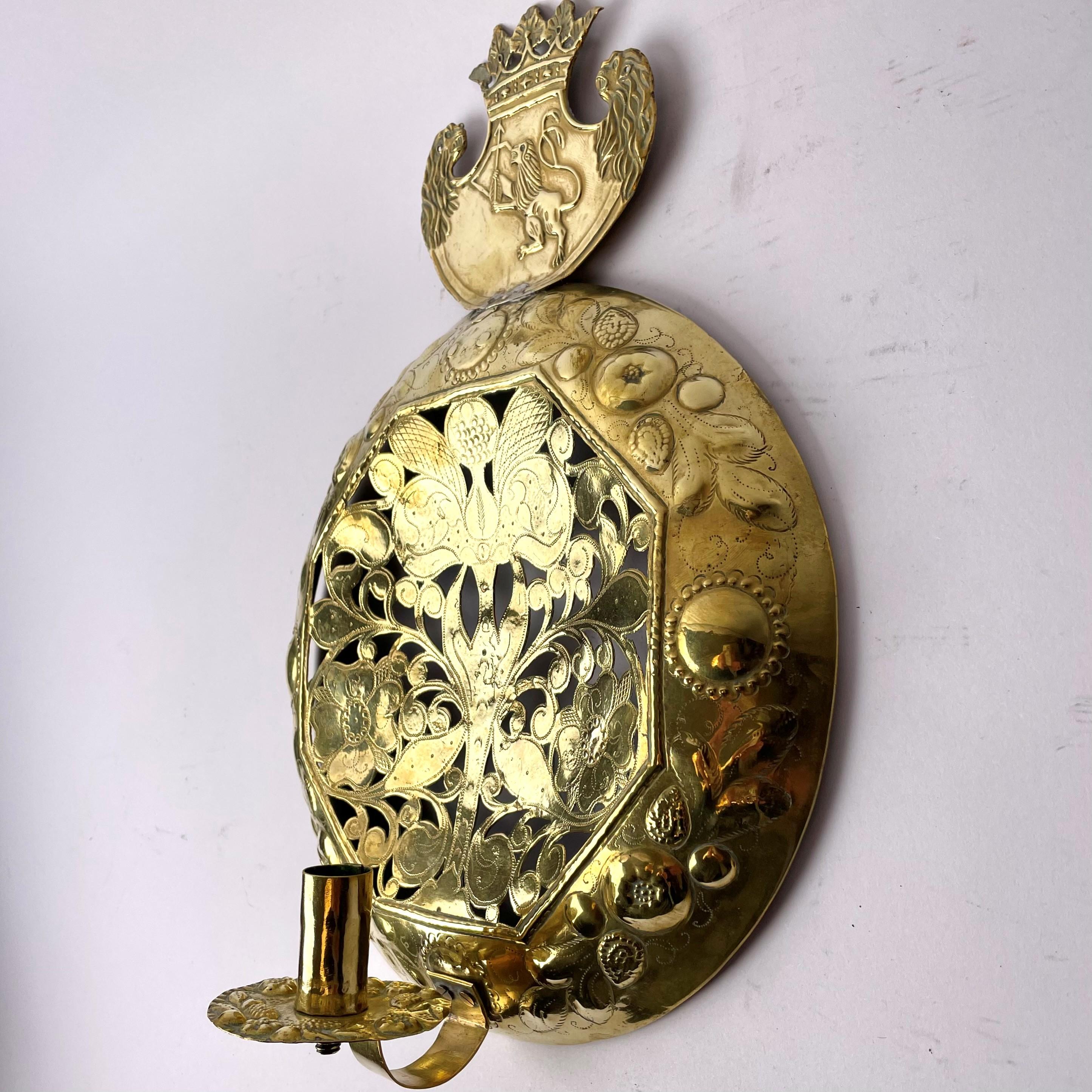 Swedish Candle Wall Sconce, Early 18th Century with Småland's Landscape Arms In Good Condition For Sale In Knivsta, SE