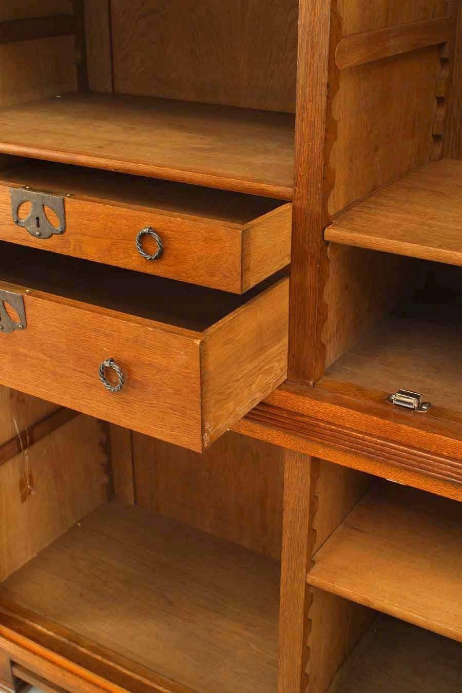 Svedese Swedish Carl Westman Arts & Crafts Oak Cabinet in vendita