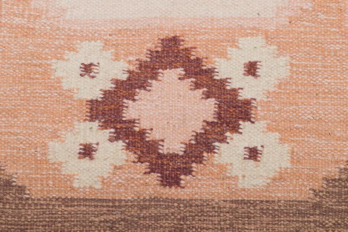 Scandinavian Modern Swedish carpet in pure wool. Rölakan technique. Geometric pattern For Sale