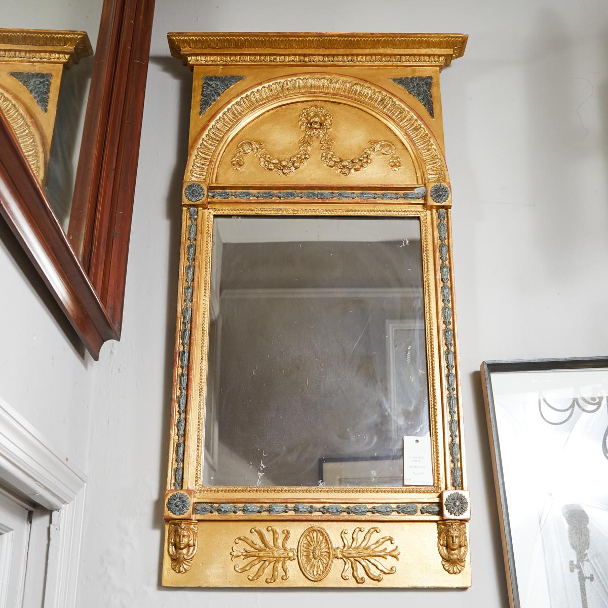 Legno dorato Specchio svedese con leone dorato intagliato, circa 1800 in vendita