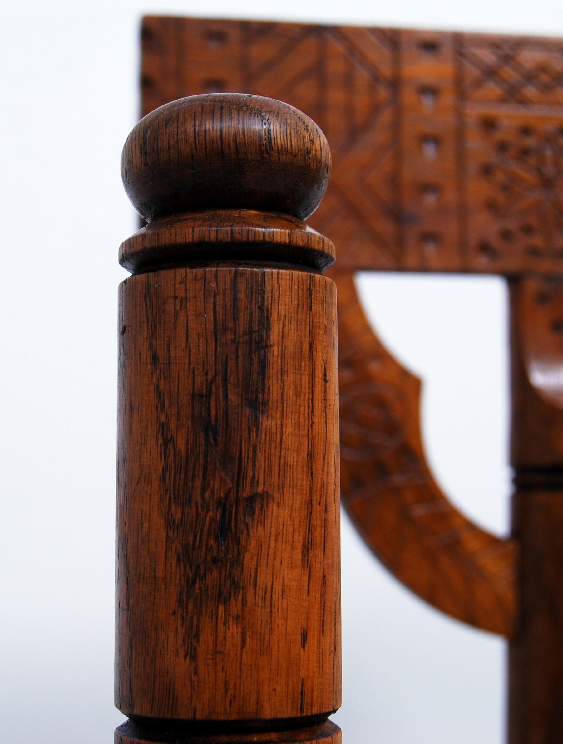 Swedish 19th-Century Carved Monk´s Corner Chair in Solid Oak, Wabi Sabi In Good Condition In Stockholm, SE