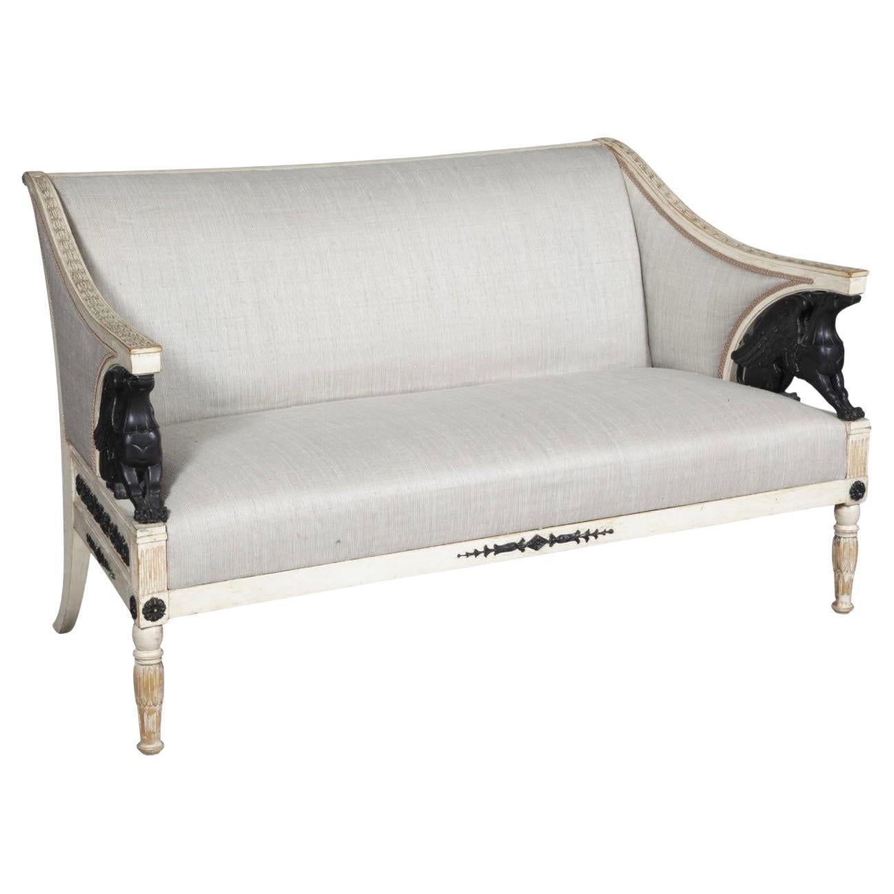 Schwedisches Sofa mit Schnitzereien, bemalt und aus Giltwood