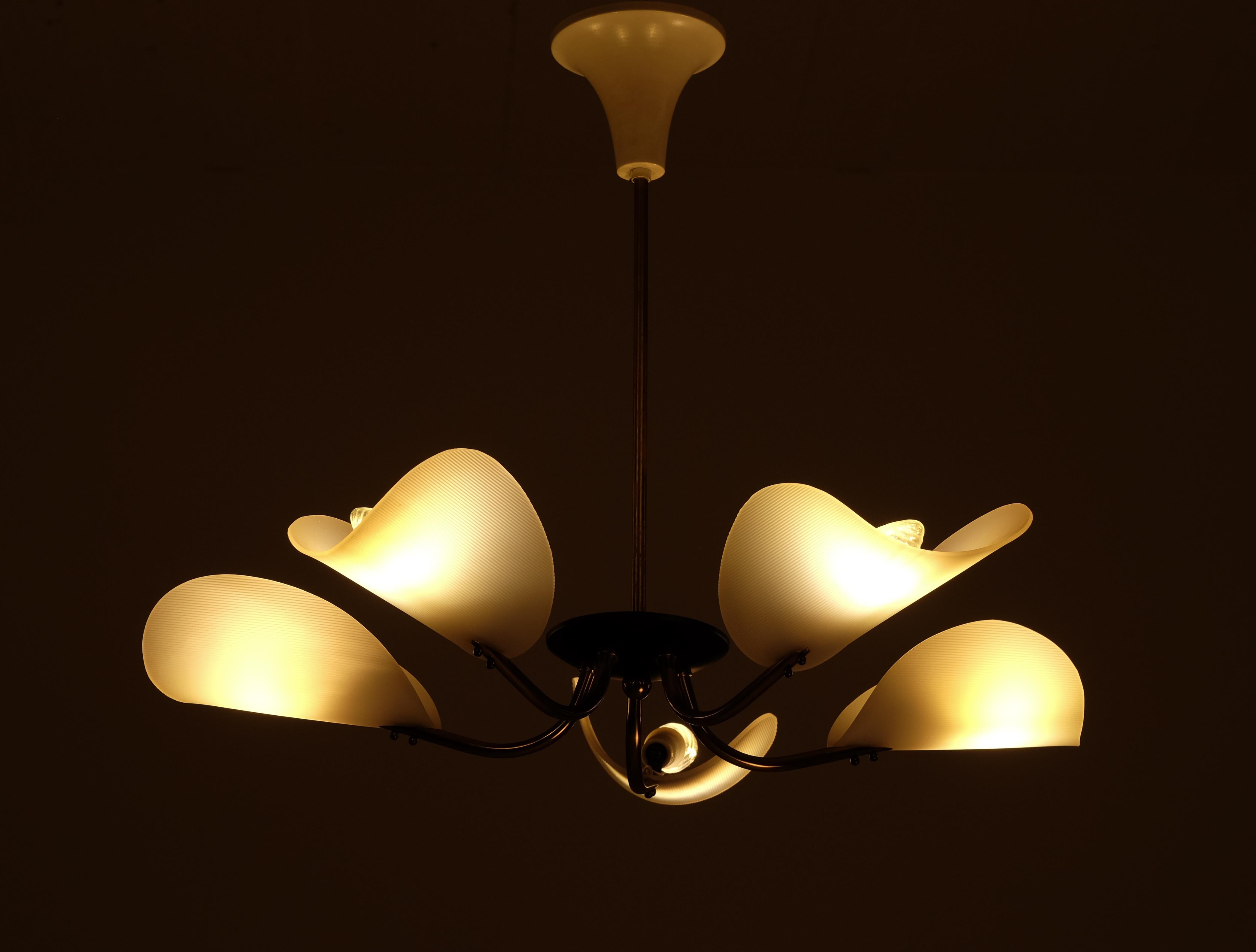 Swedish ceiling light from the 1960s with acrylic shades and brass details.
Diameter: 64 cm