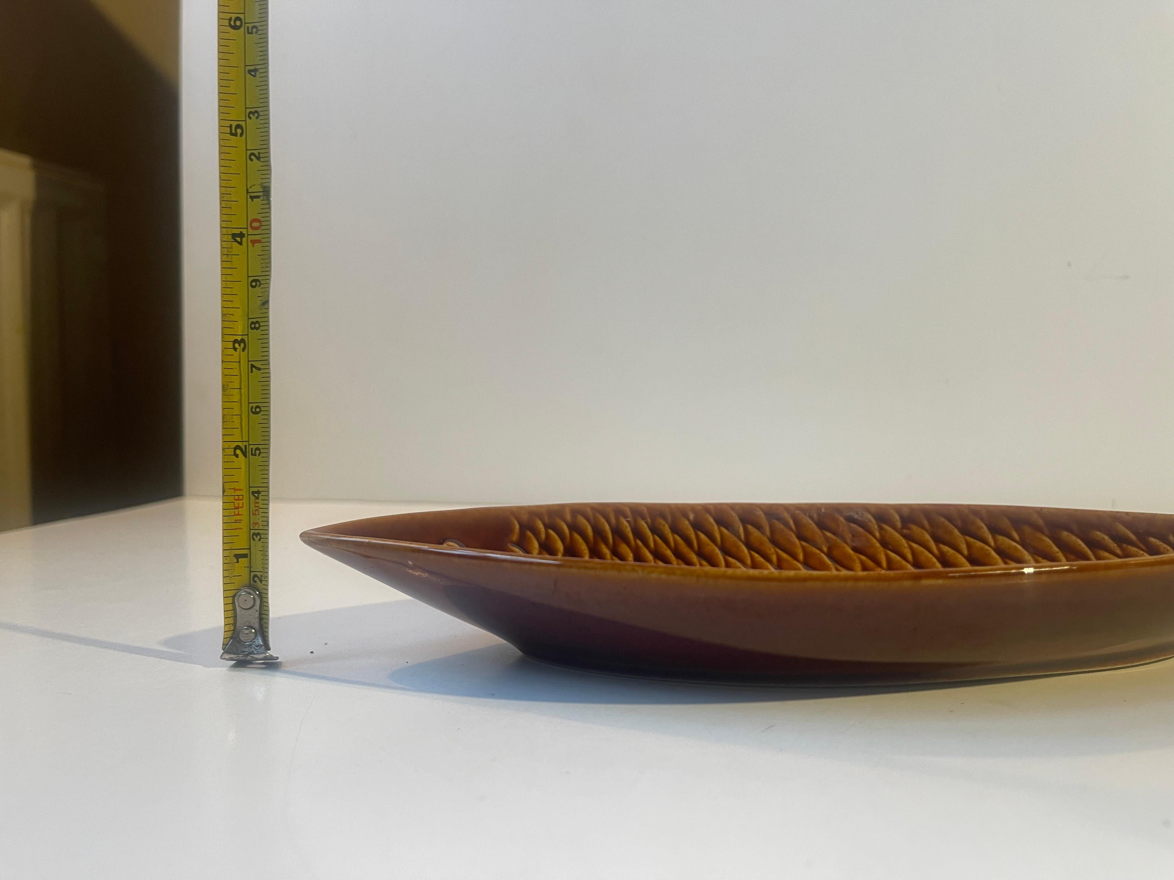 Plateau en forme de poisson en céramique suédoise par Stig Lindberg pour Gustavsberg, années 1960 en vente 1
