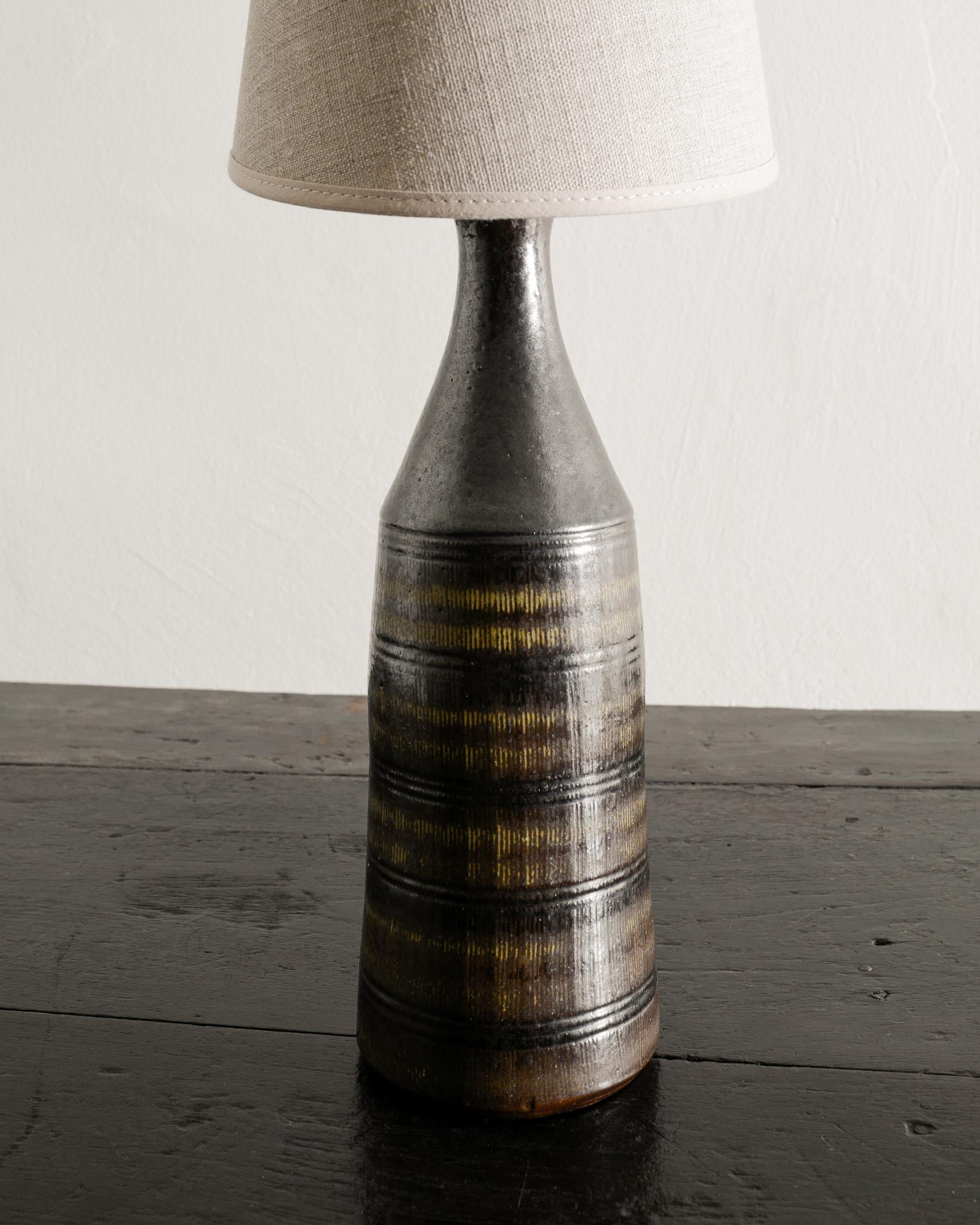Scandinave moderne Lampe de table en céramique suédoise en grès par Arthur Andersson pour Wallåkra, années 1940 en vente