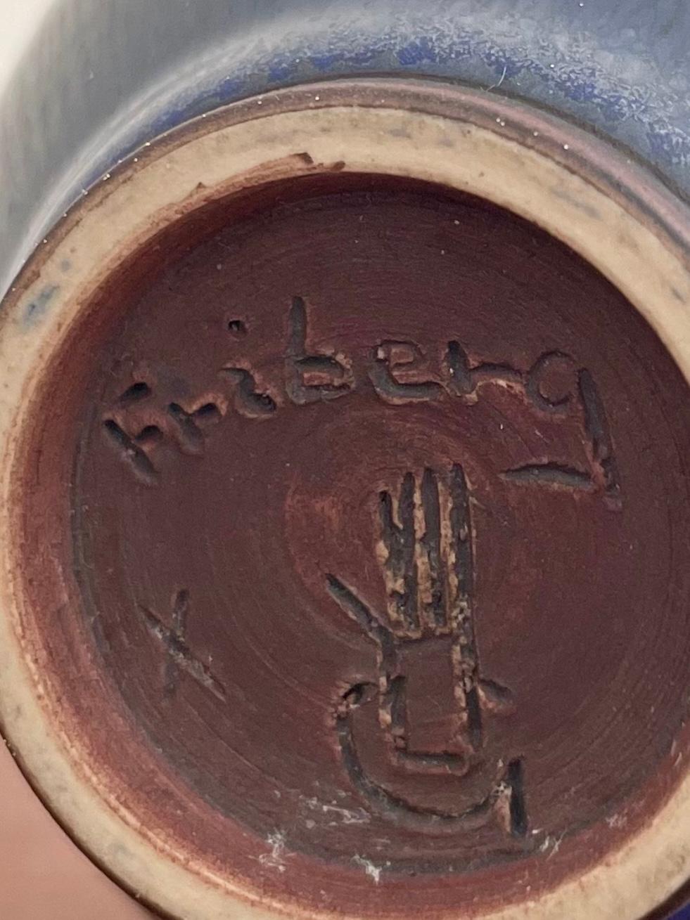 Ceramica Vaso in ceramica svedese con smalto blu a pelo di lepre di Berndt Friberg per Gustavsberg in vendita