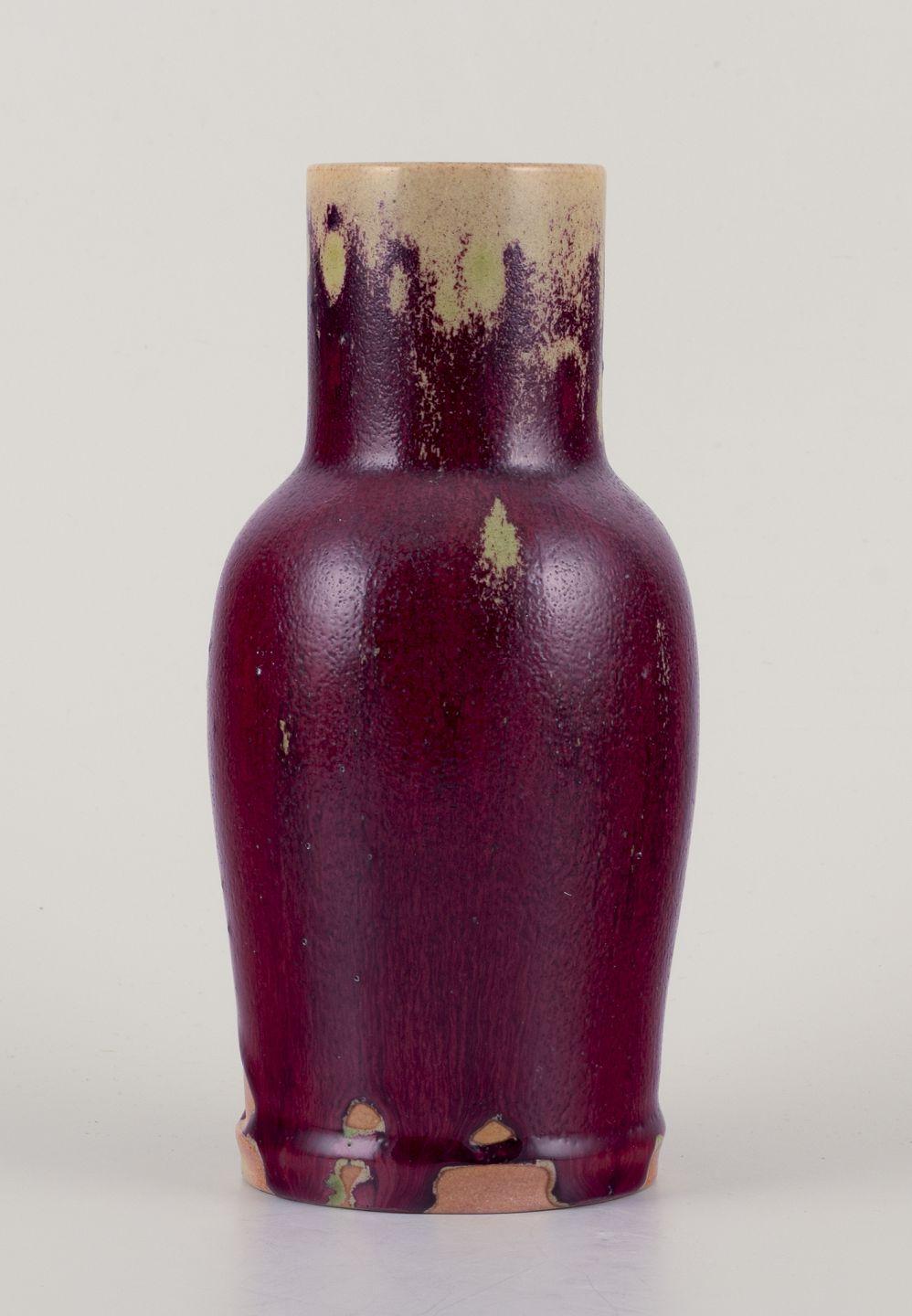 LES PRODUITS D'OCCASION SONT EXEMPTS DE DROITS DE DOUANE POUR LES CLIENTS DES ETATS-UNIS, DU ROYAUME-UNI, DE L'AUSTRALIE ET DU CANADA.   
PAR CONSÉQUENT, AUCUN DROIT D'IMPORTATION NE SERA APPLICABLE À VOTRE ACHAT. 

Céramiste suédois.
Vase en