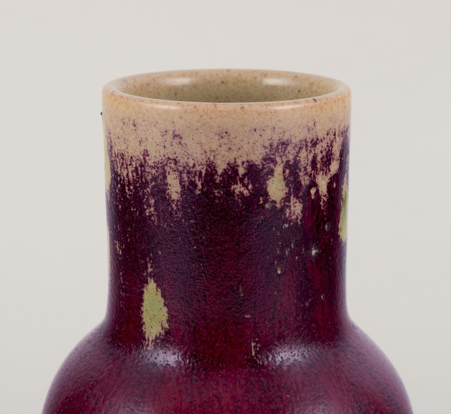 Vernissé Céramiste suédois. Vase en céramique unique. Glace flottante dans les tons violets. en vente
