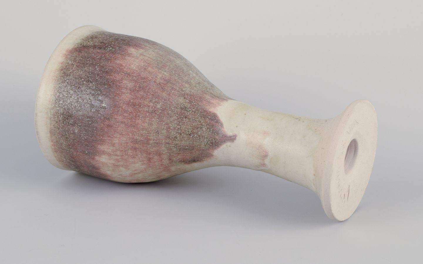 Schwedischer Keramiker. Keramikbecher mit Glasur in hellen Tönen. Spätes 20. Jh. (20. Jahrhundert) im Angebot